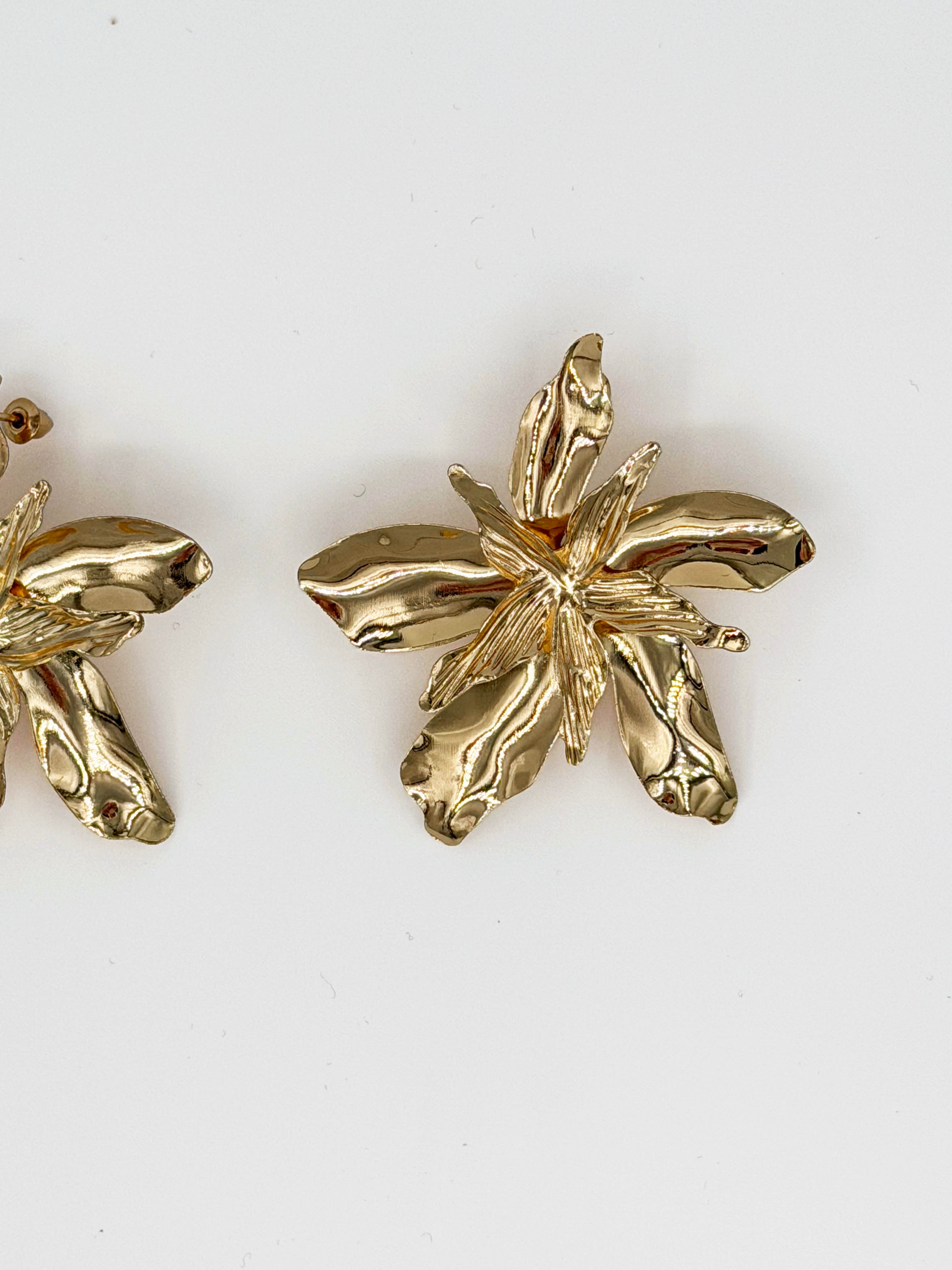 Altın Renk Çiçek Küpe