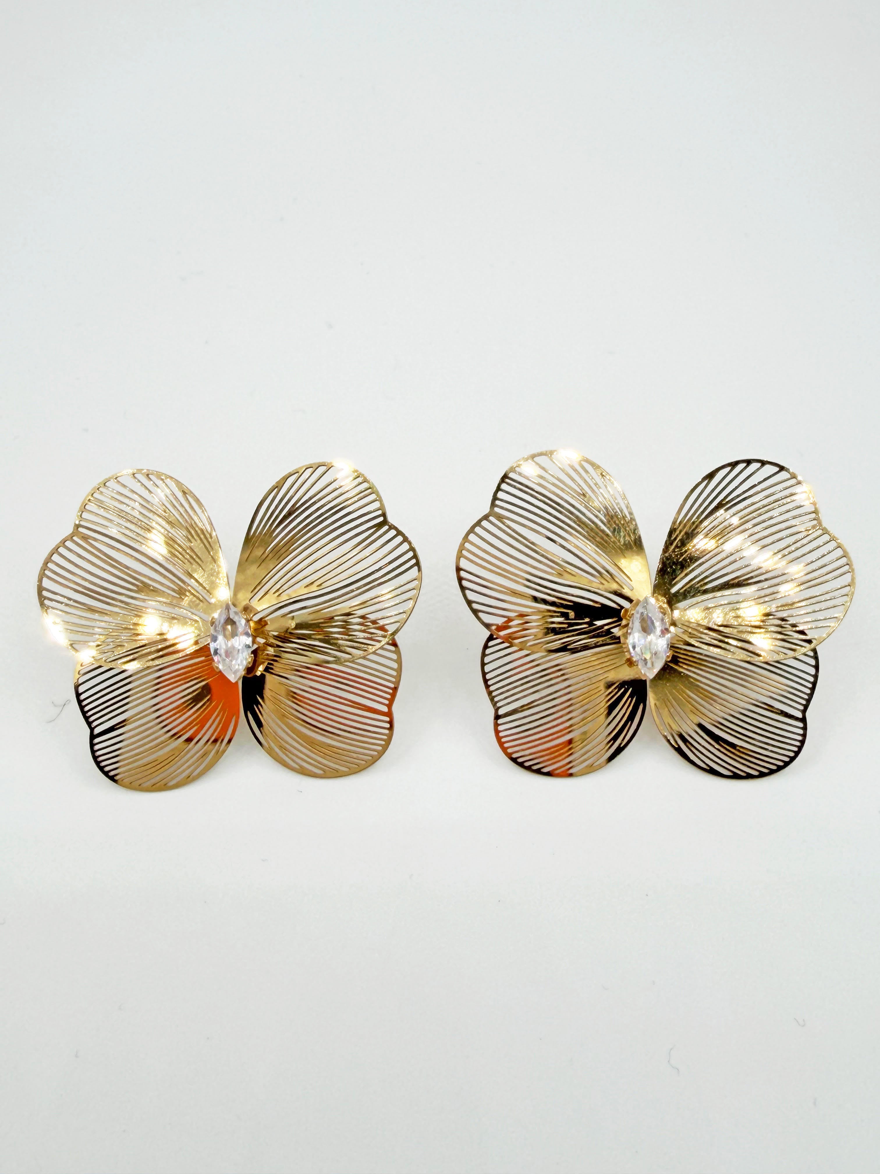 İnce Detaylı Çiçek Küpe