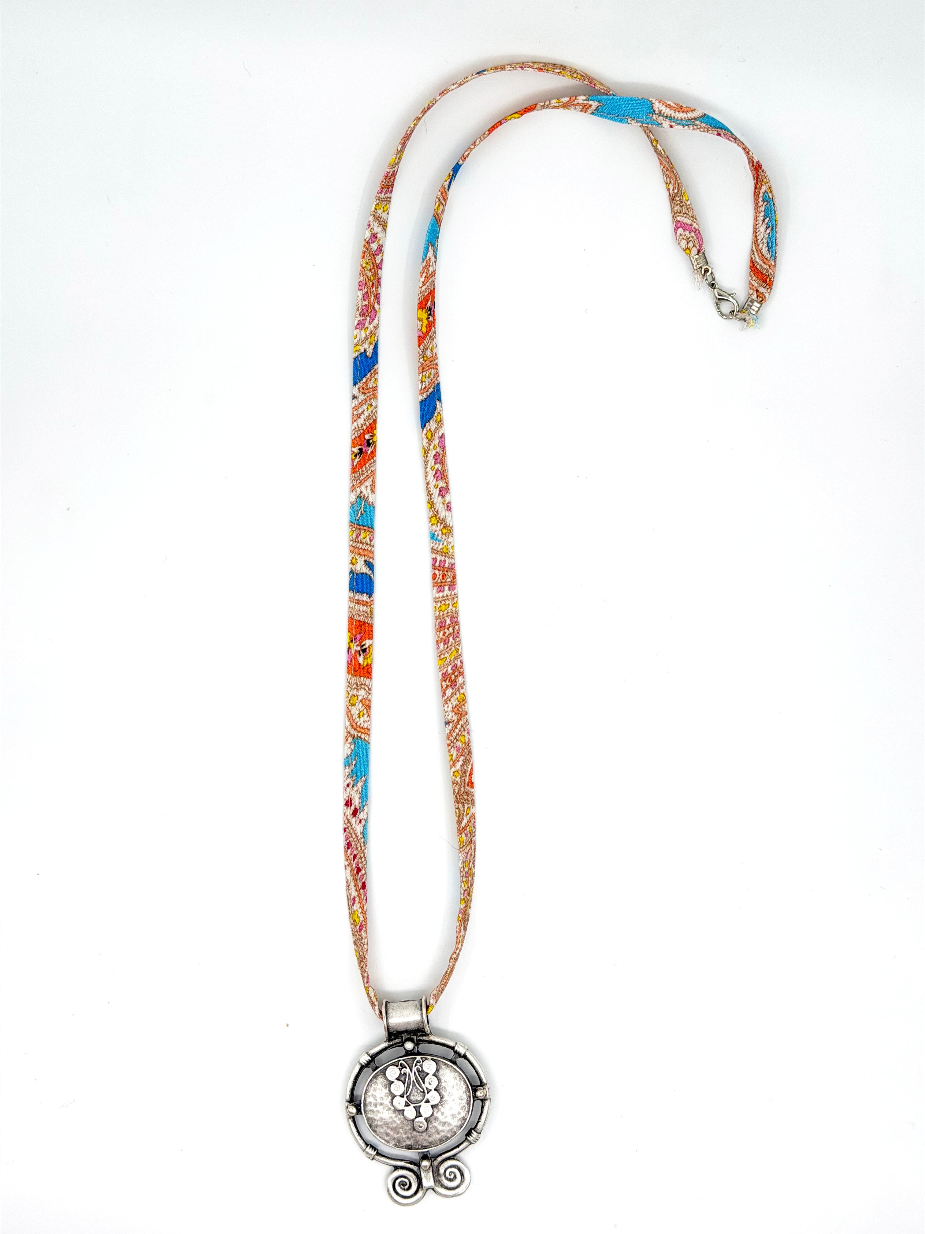 Uzun Otantik Mavi Şal Desen Kumaş Kolye