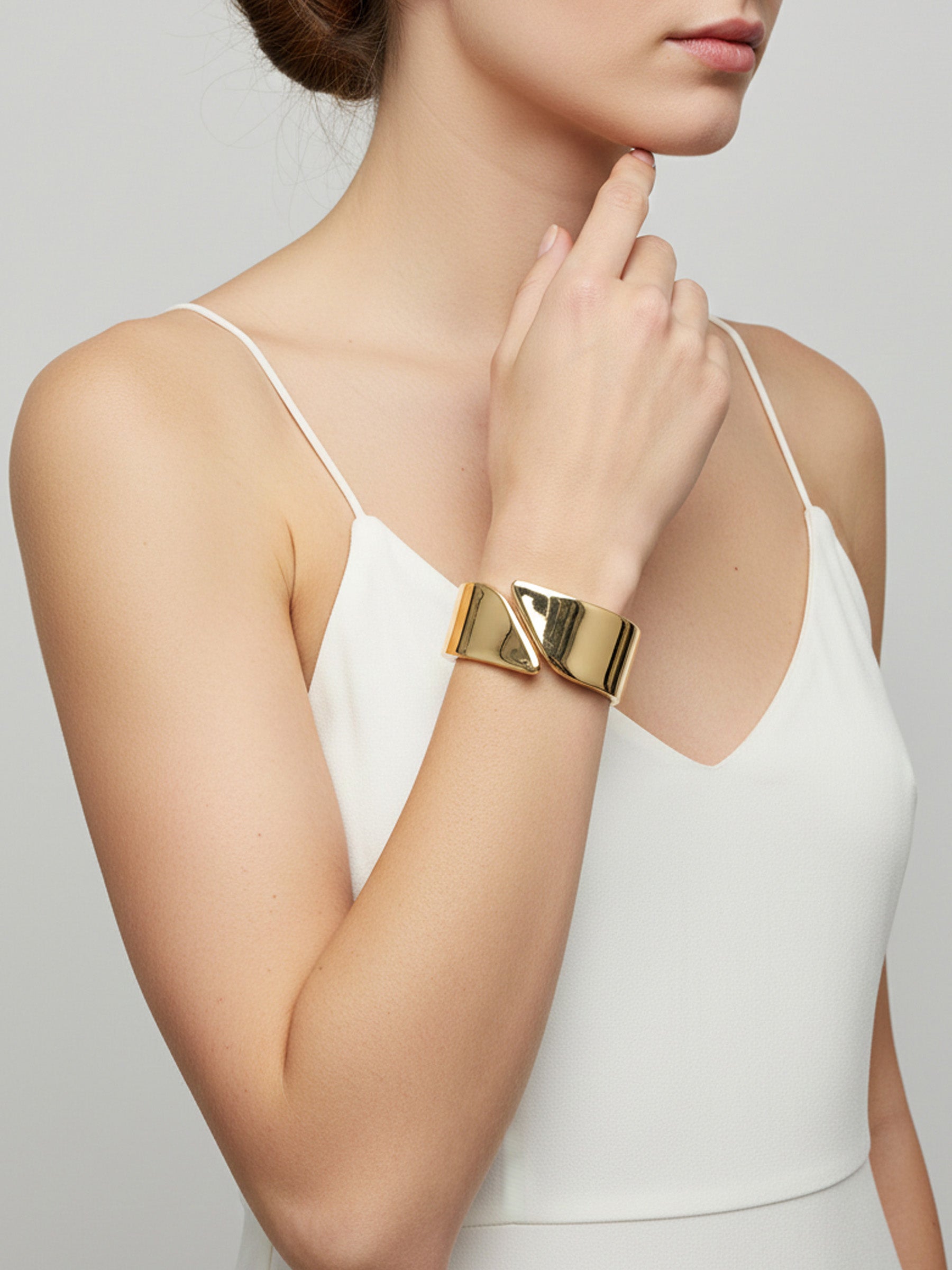 Altın Renk Geometrik Formlu Kelepçe Bilezik