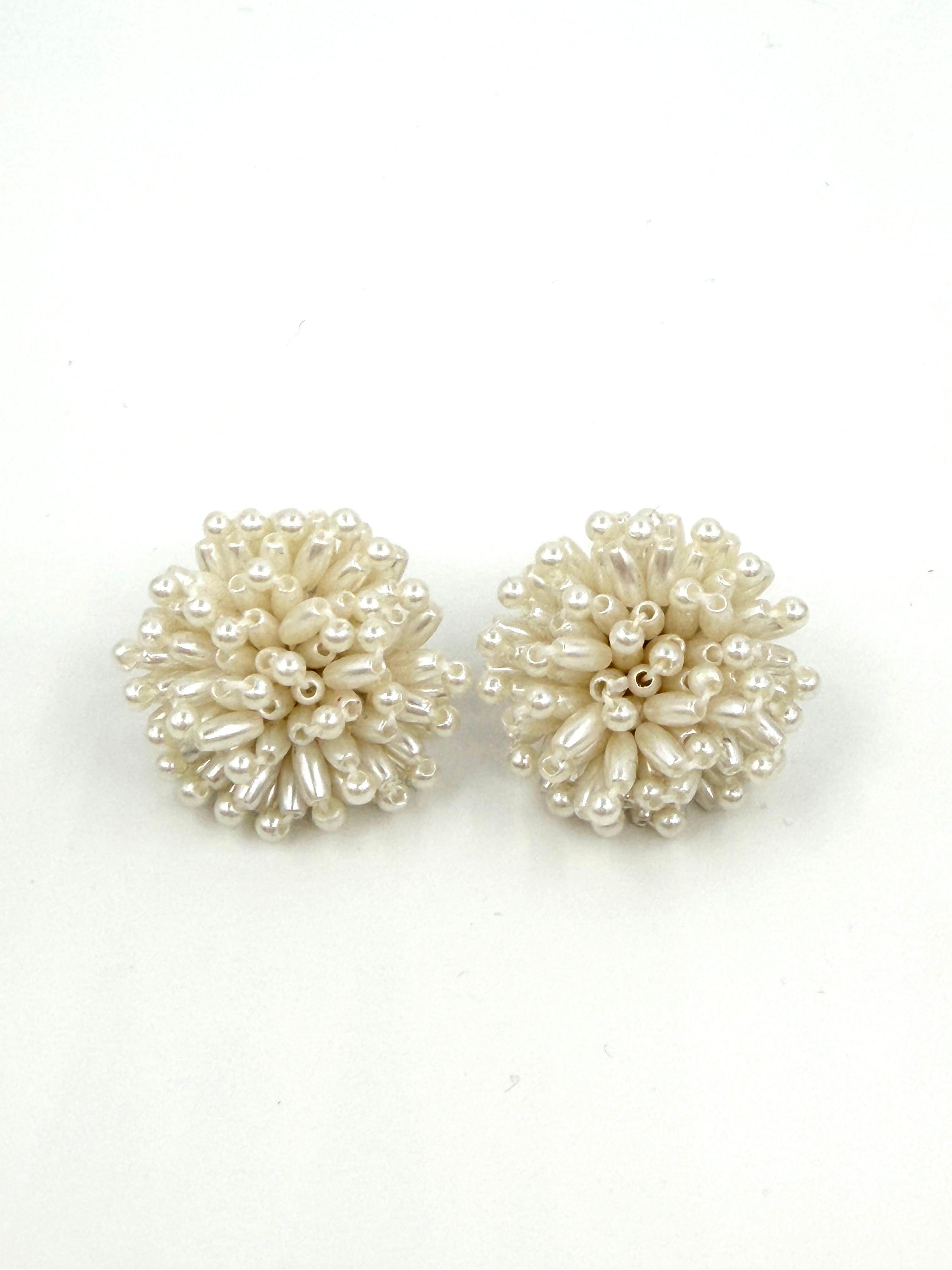 Beyaz Boncuklu Vintage Çiçek Küpe