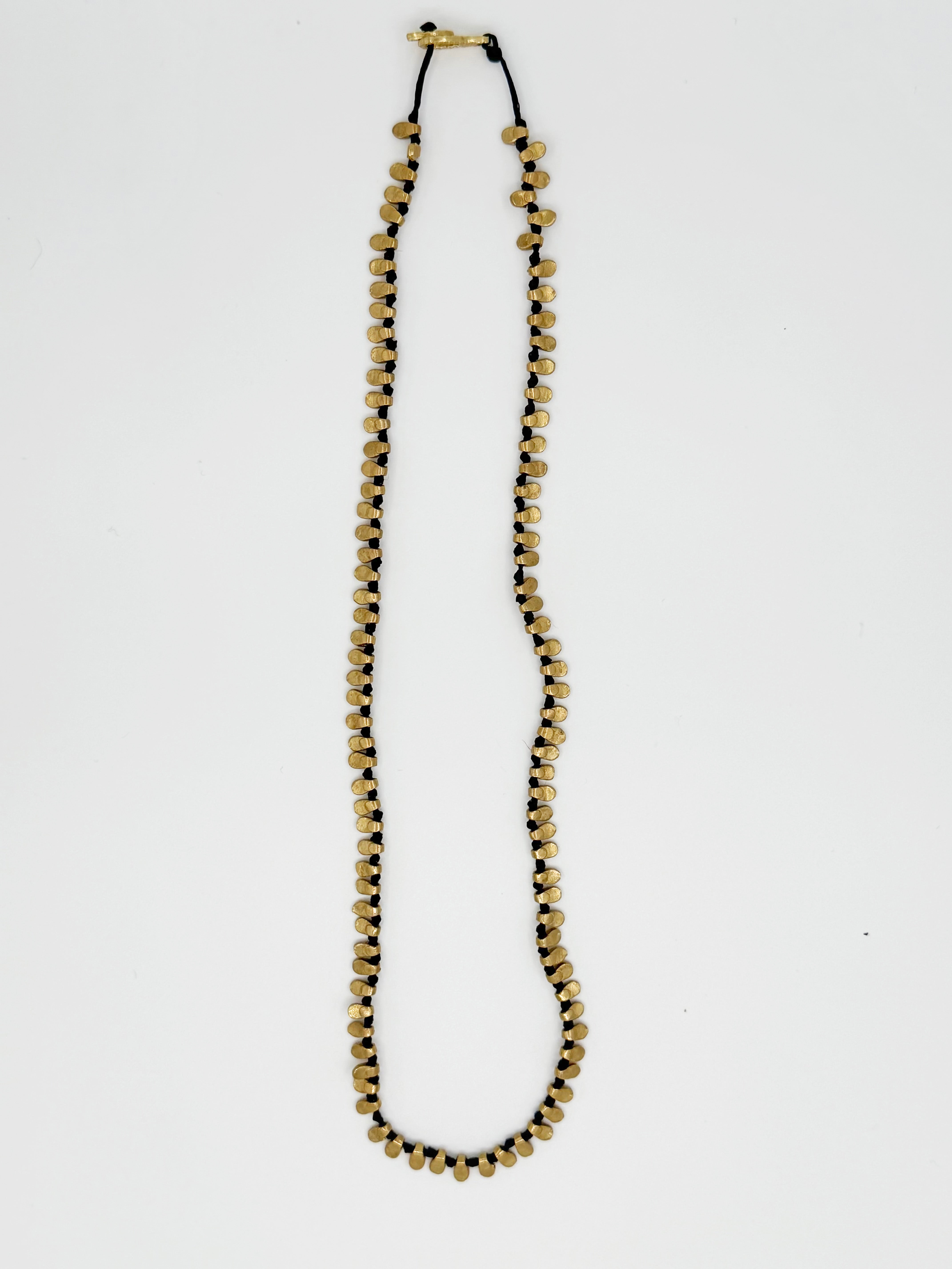 Siyah İpli Altın Kaplama Plakalı 925 Ayar Gümüş Kolye