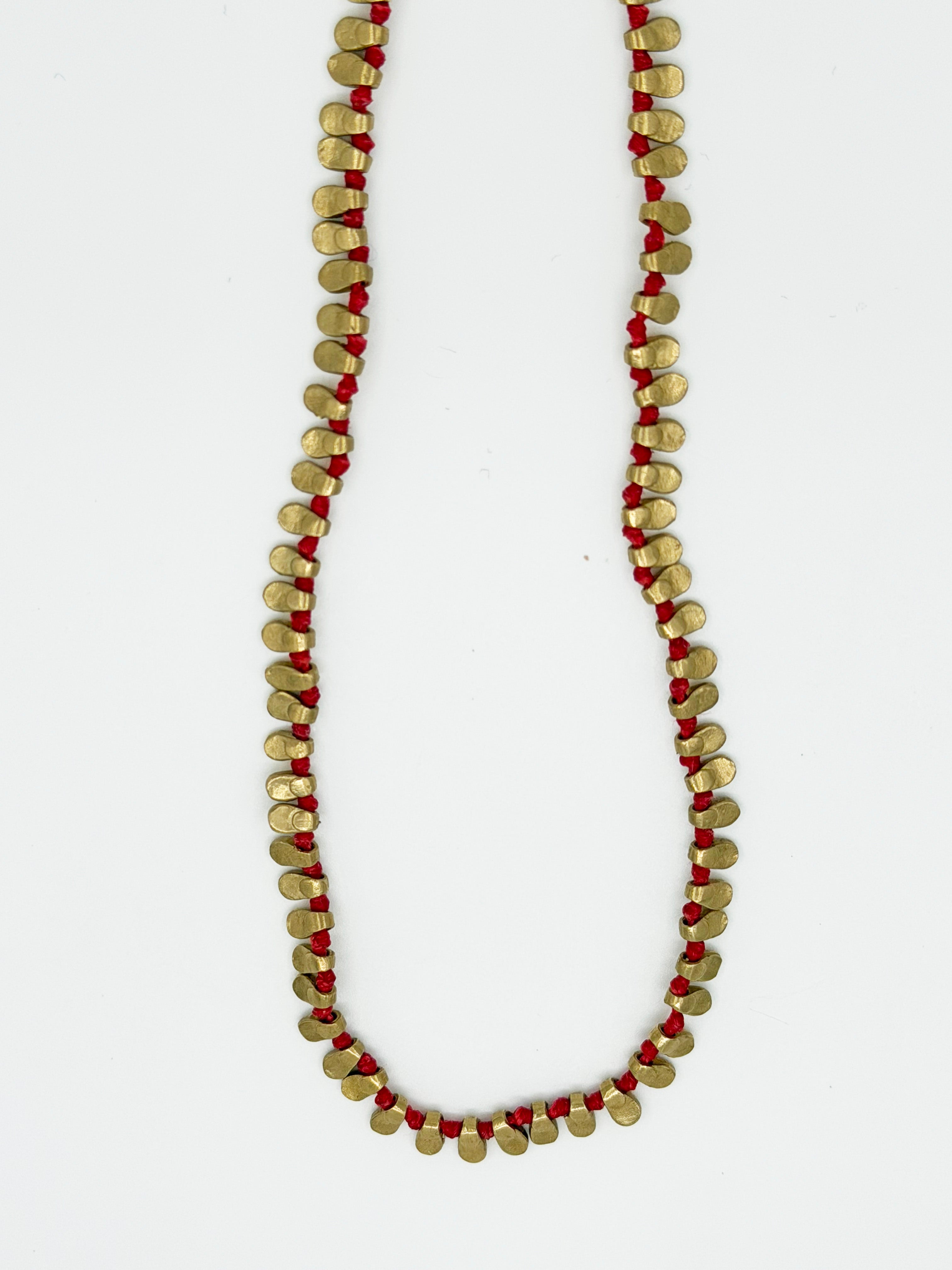 Kırmızı İpli Altın Kaplama Plakalı 925 Ayar Gümüş Kolye