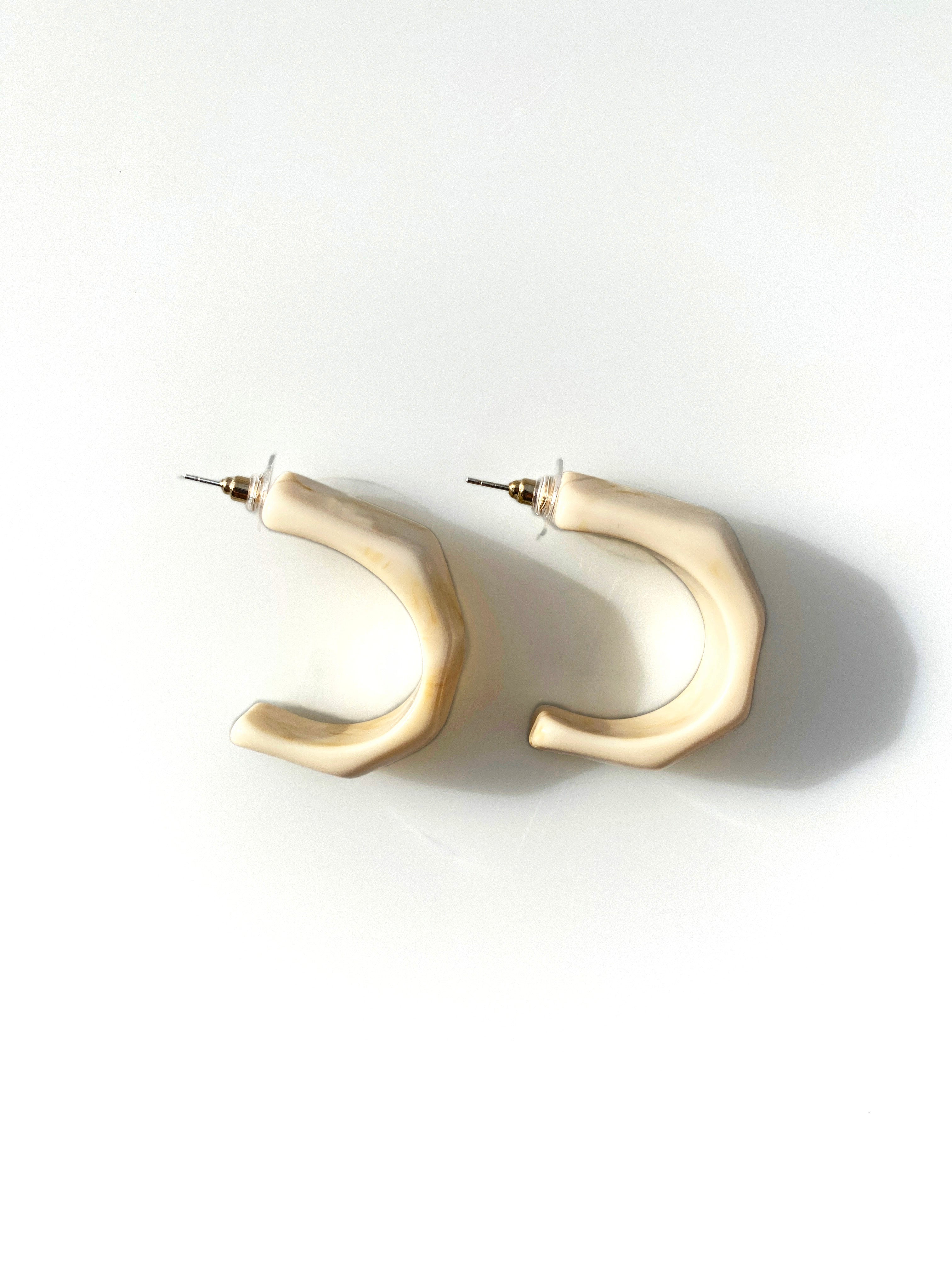 Kemik Renk Büyük Halka Küpe