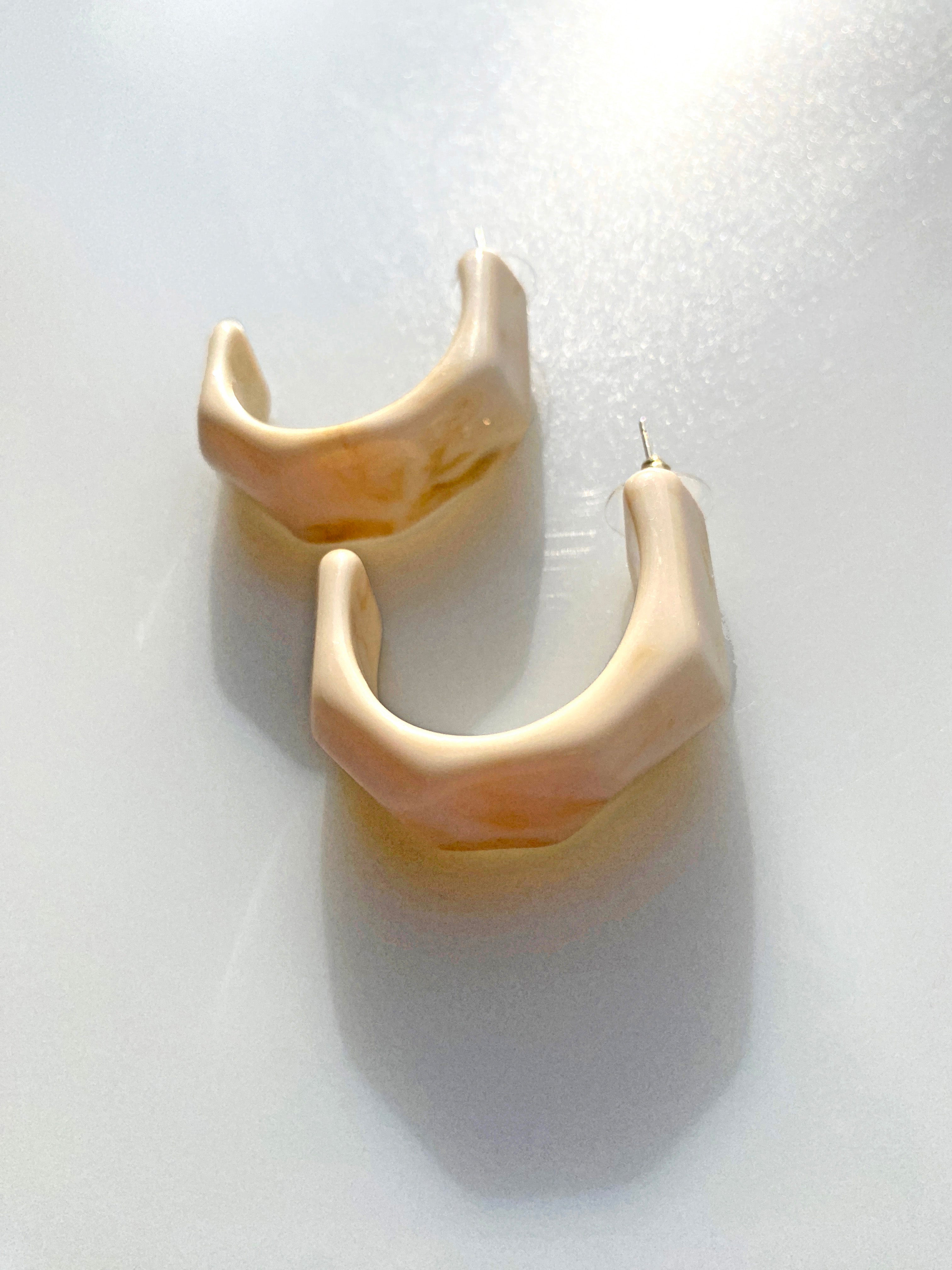 Kemik Renk Büyük Halka Küpe