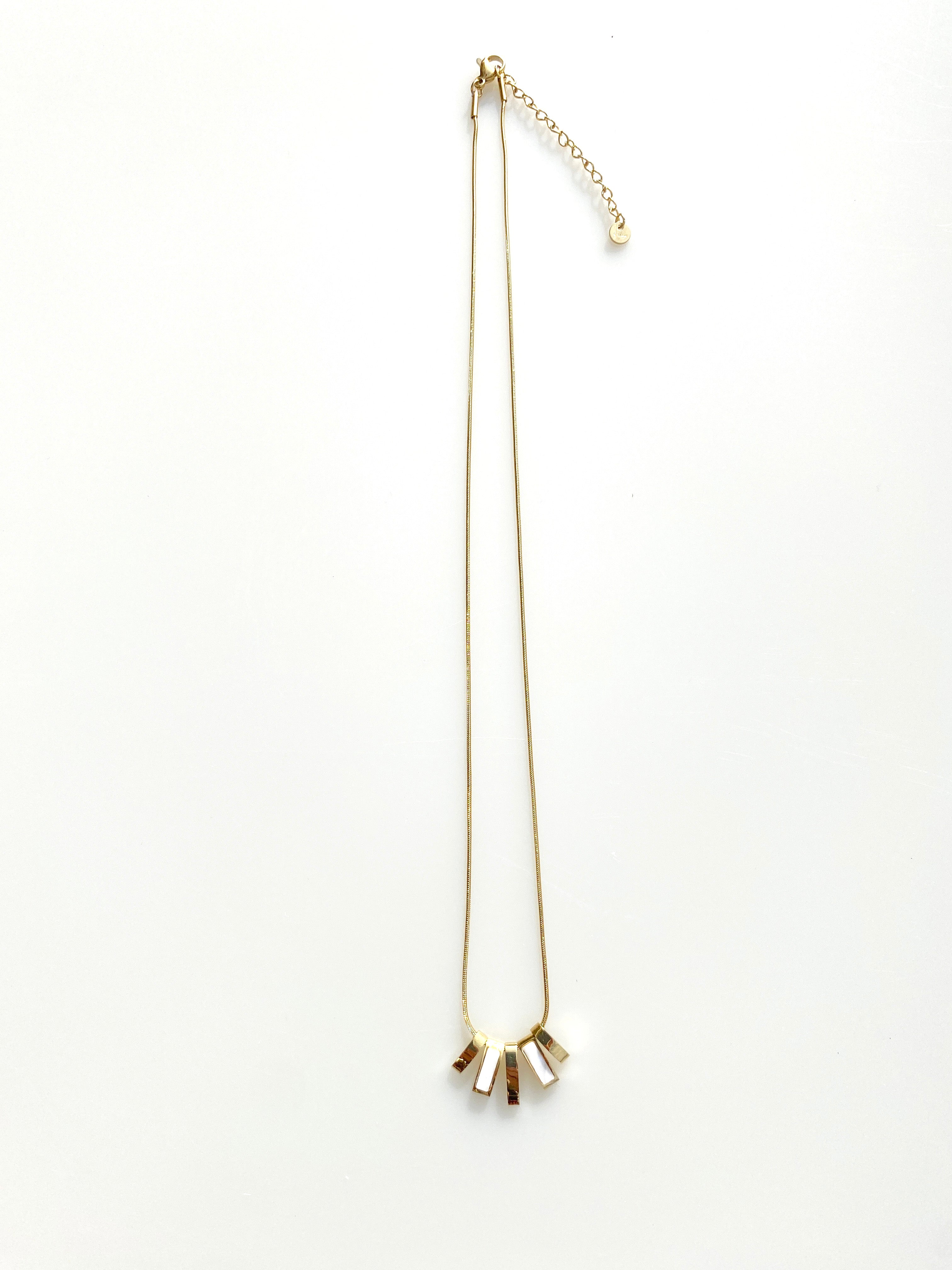 Altın Renk Çelik ve Sedef Kolye