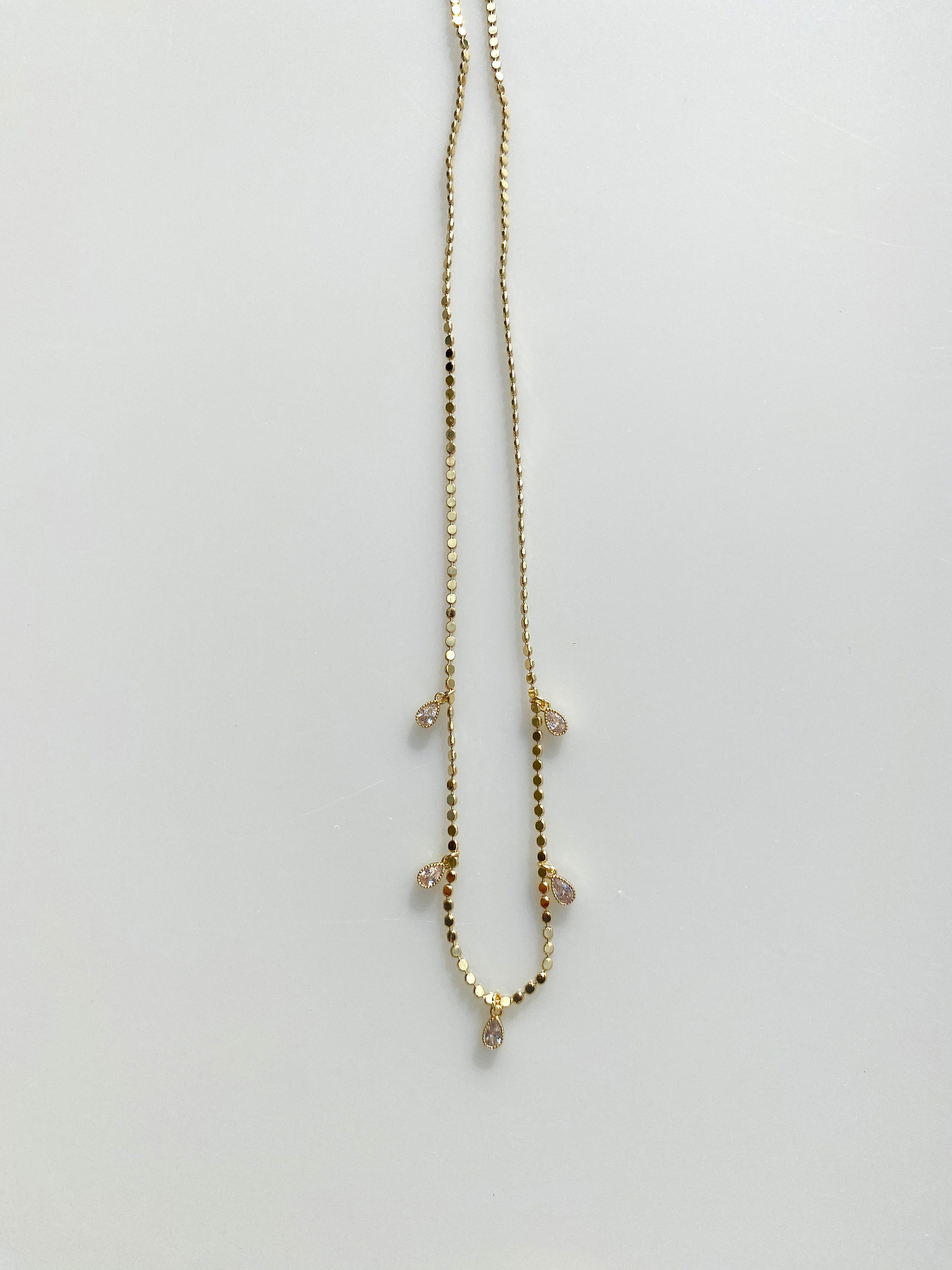 Altın Renk Damla Taşlı Kolye