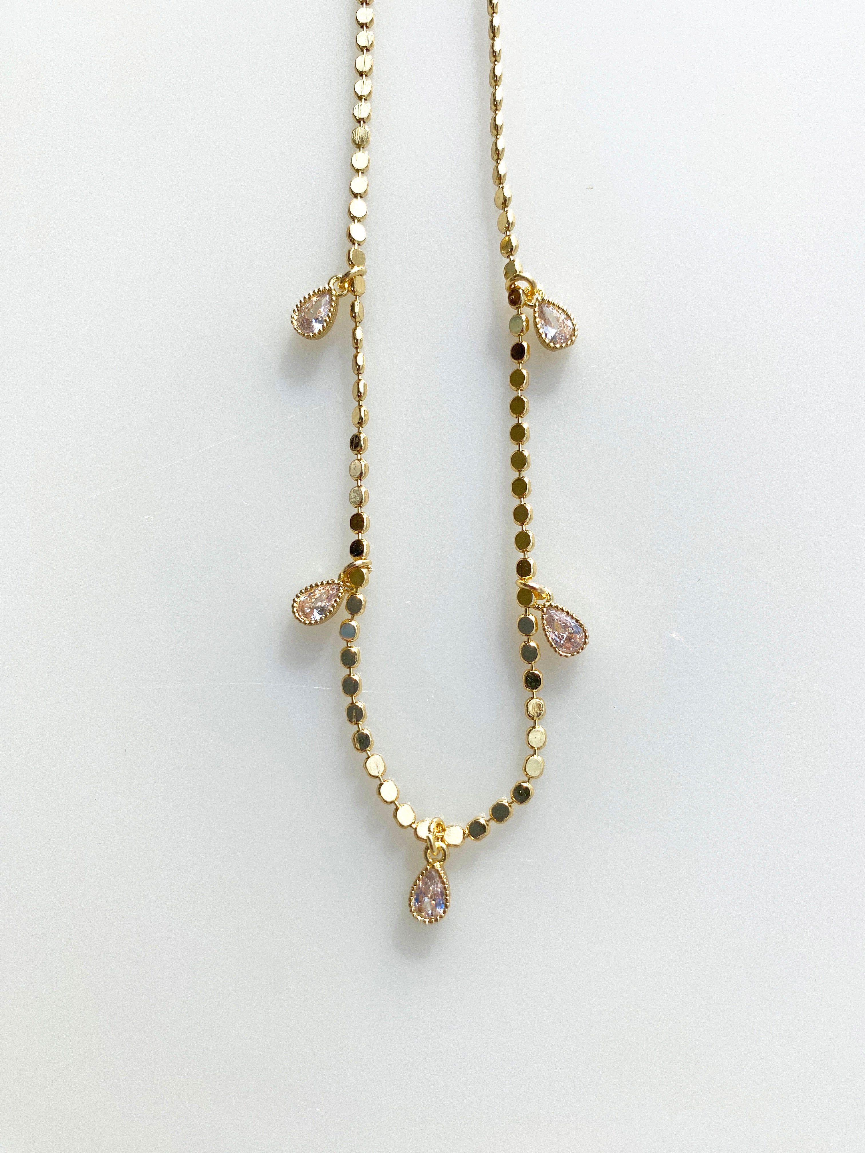 Altın Renk Damla Taşlı Kolye