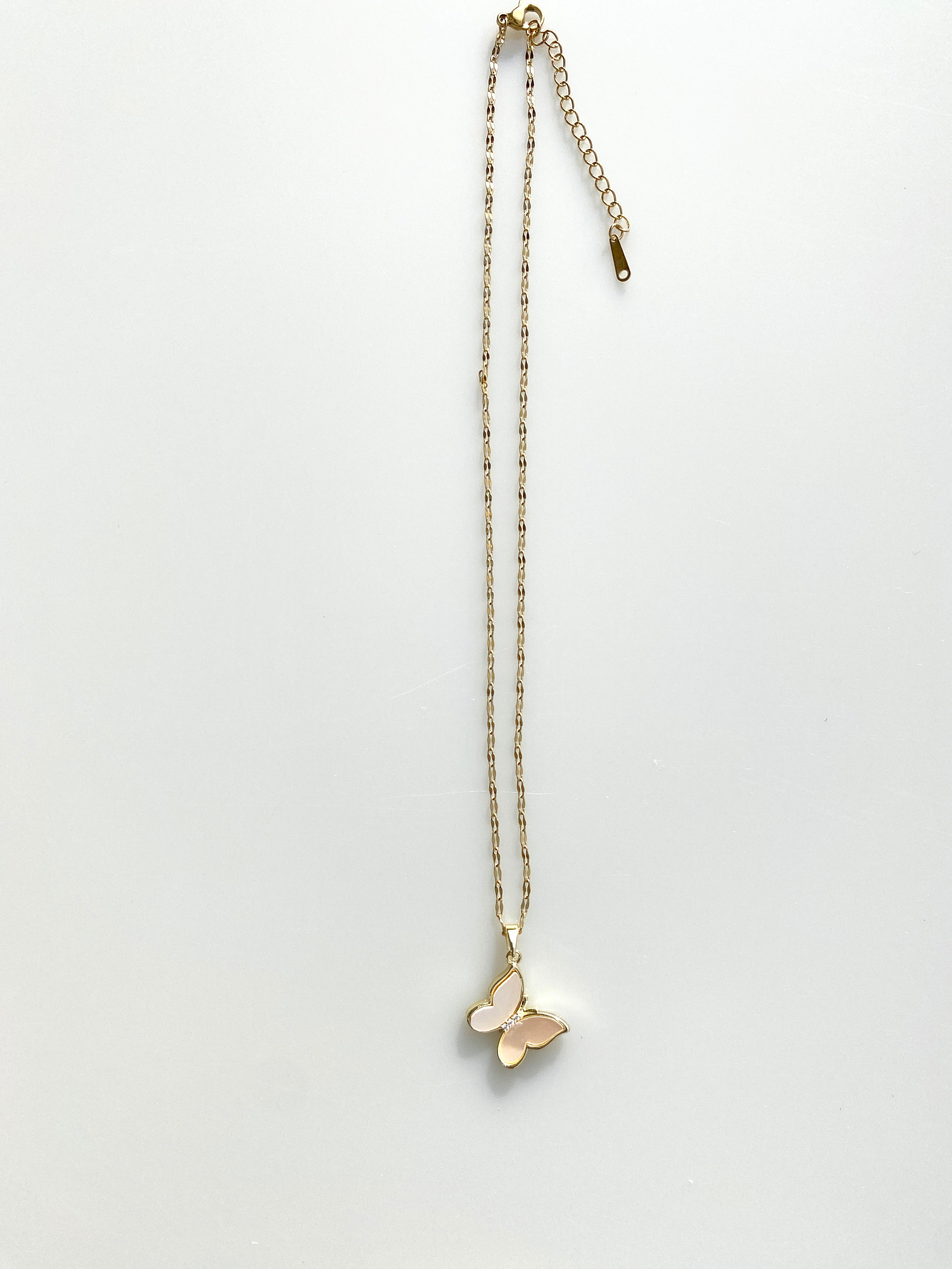 Sedef Kelebekli Altın Renk Çelik Kolye