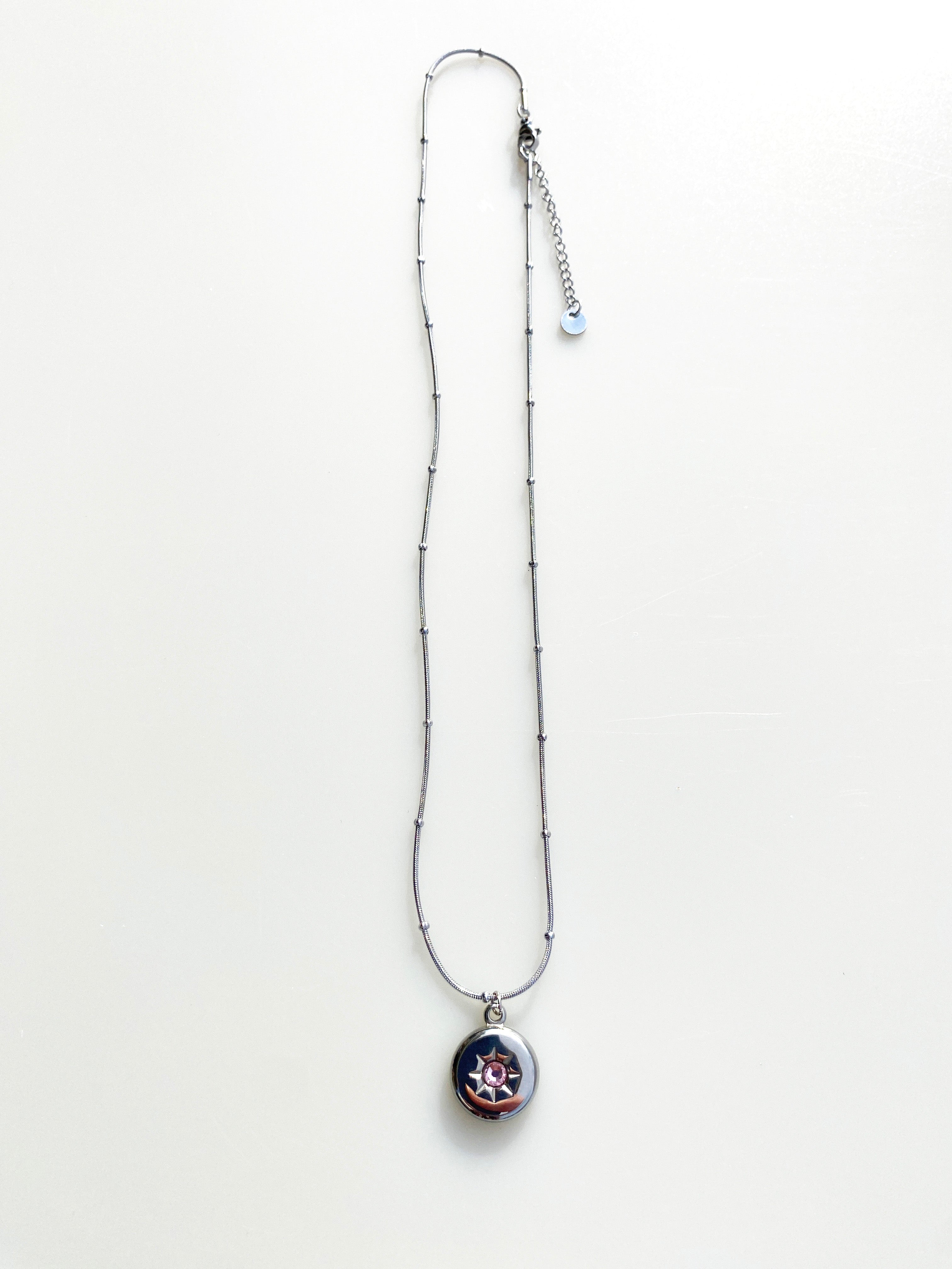 Minik Taşlı Yıldız Figürlü Gümüş Renk Çelik Kolye