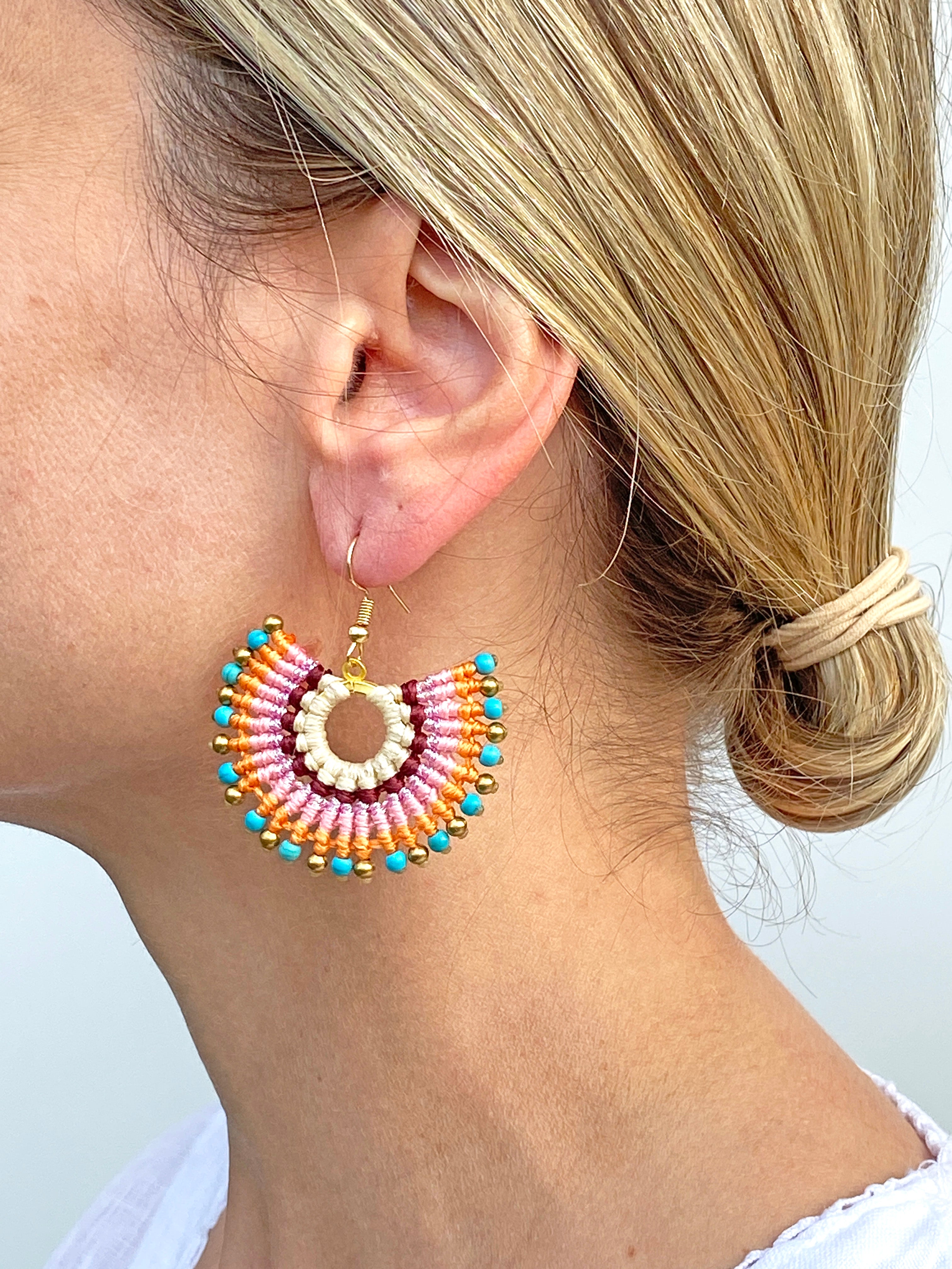 Somon Yarım Ay El Yapımı Örgü Küpe