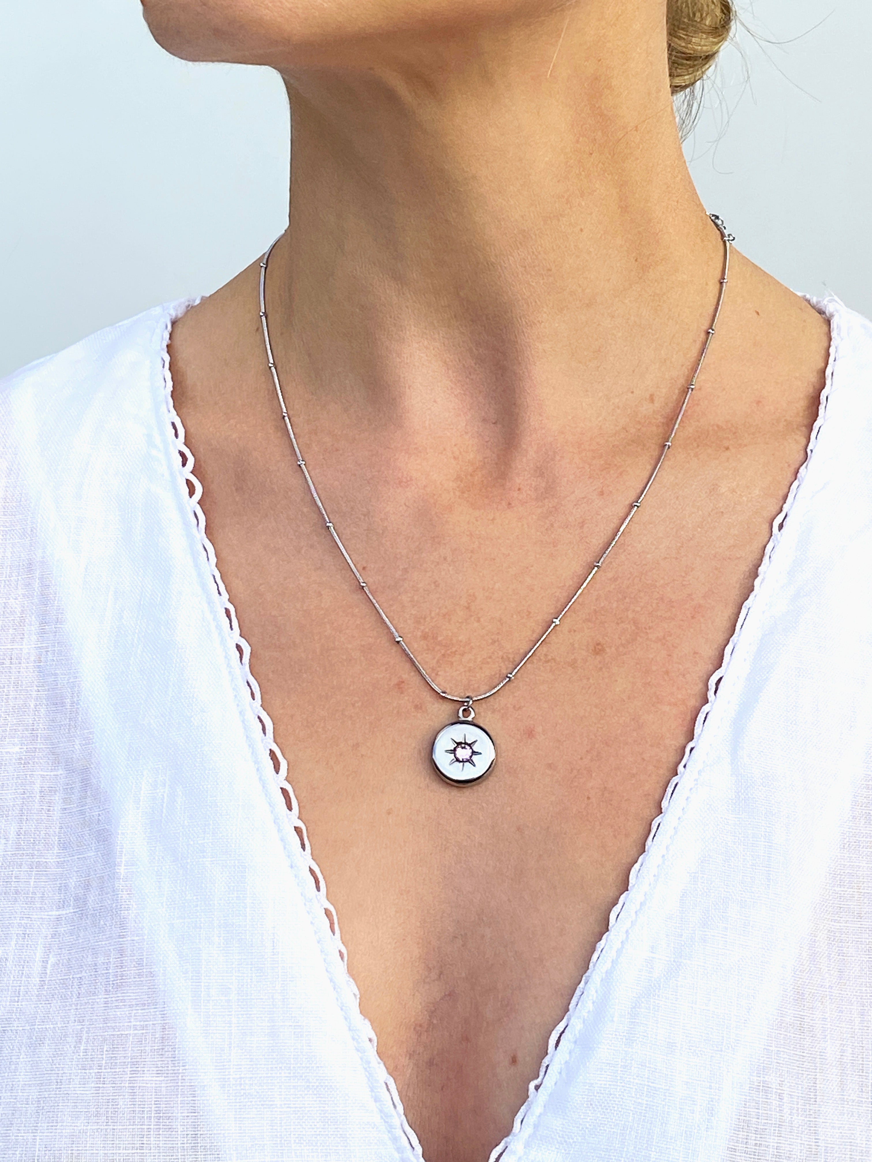 Minik Taşlı Yıldız Figürlü Gümüş Renk Çelik Kolye