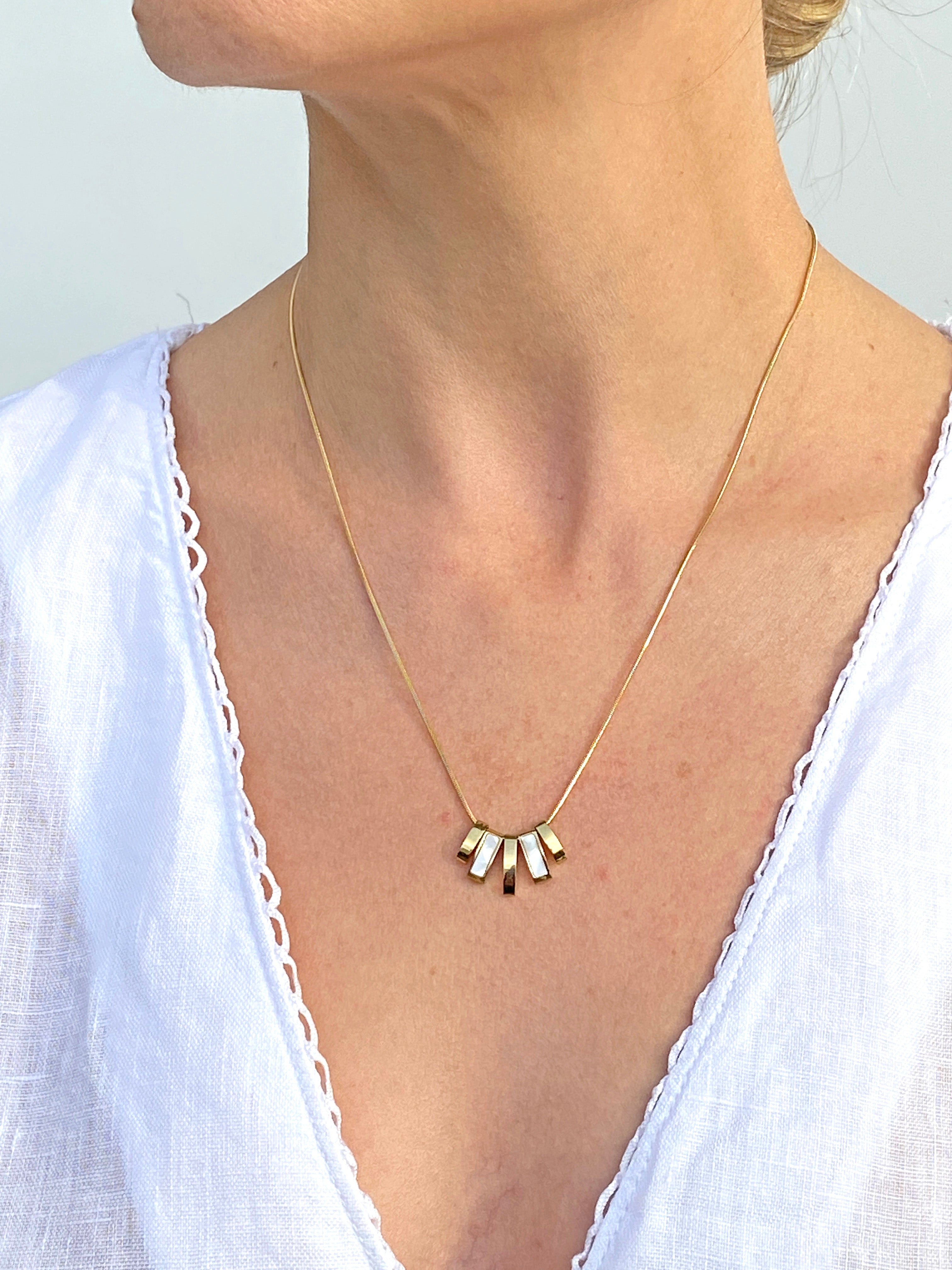 Altın Renk Çelik ve Sedef Kolye