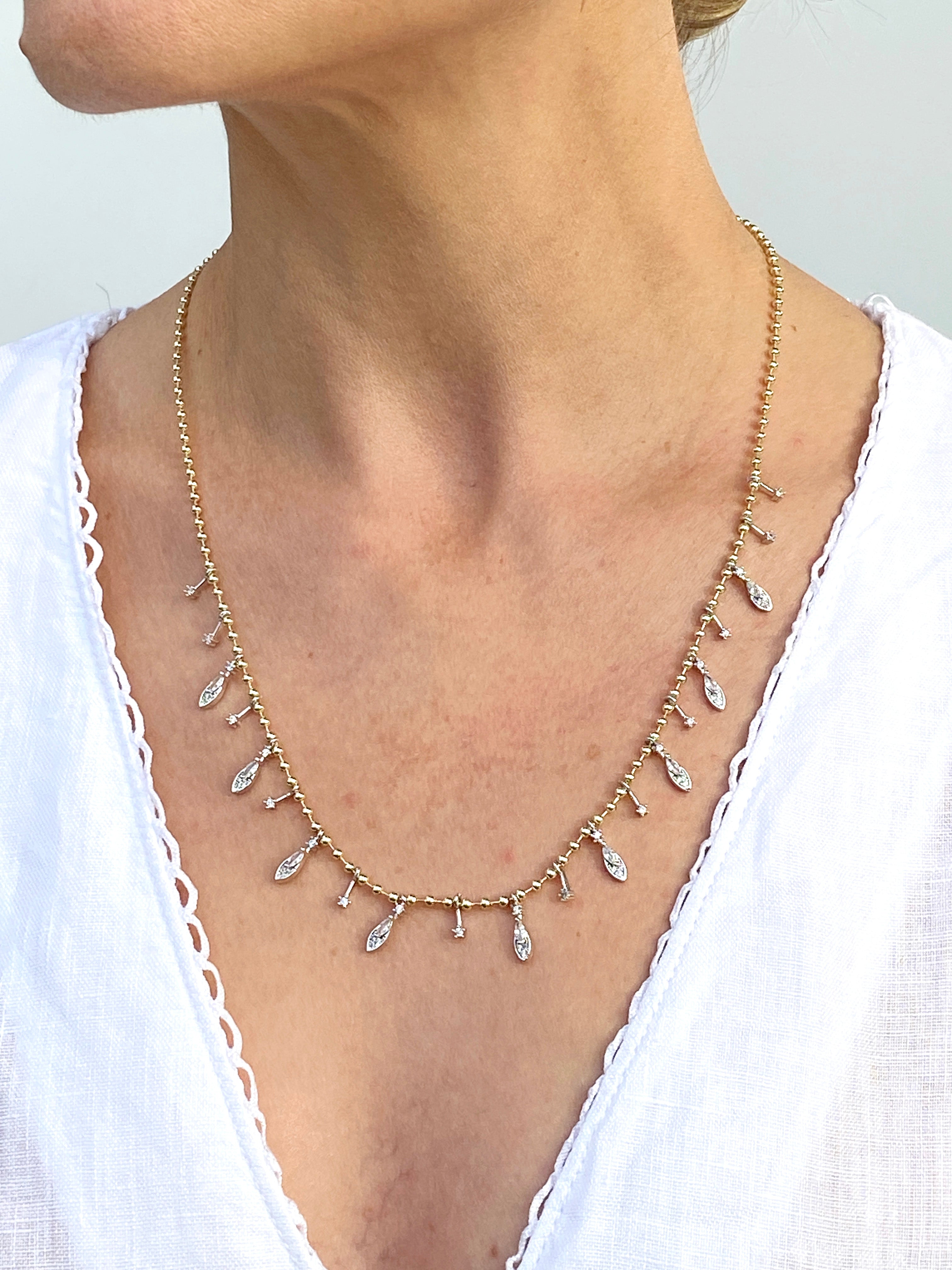 Kristal Taşlı Altın Renk Zincir Kolye