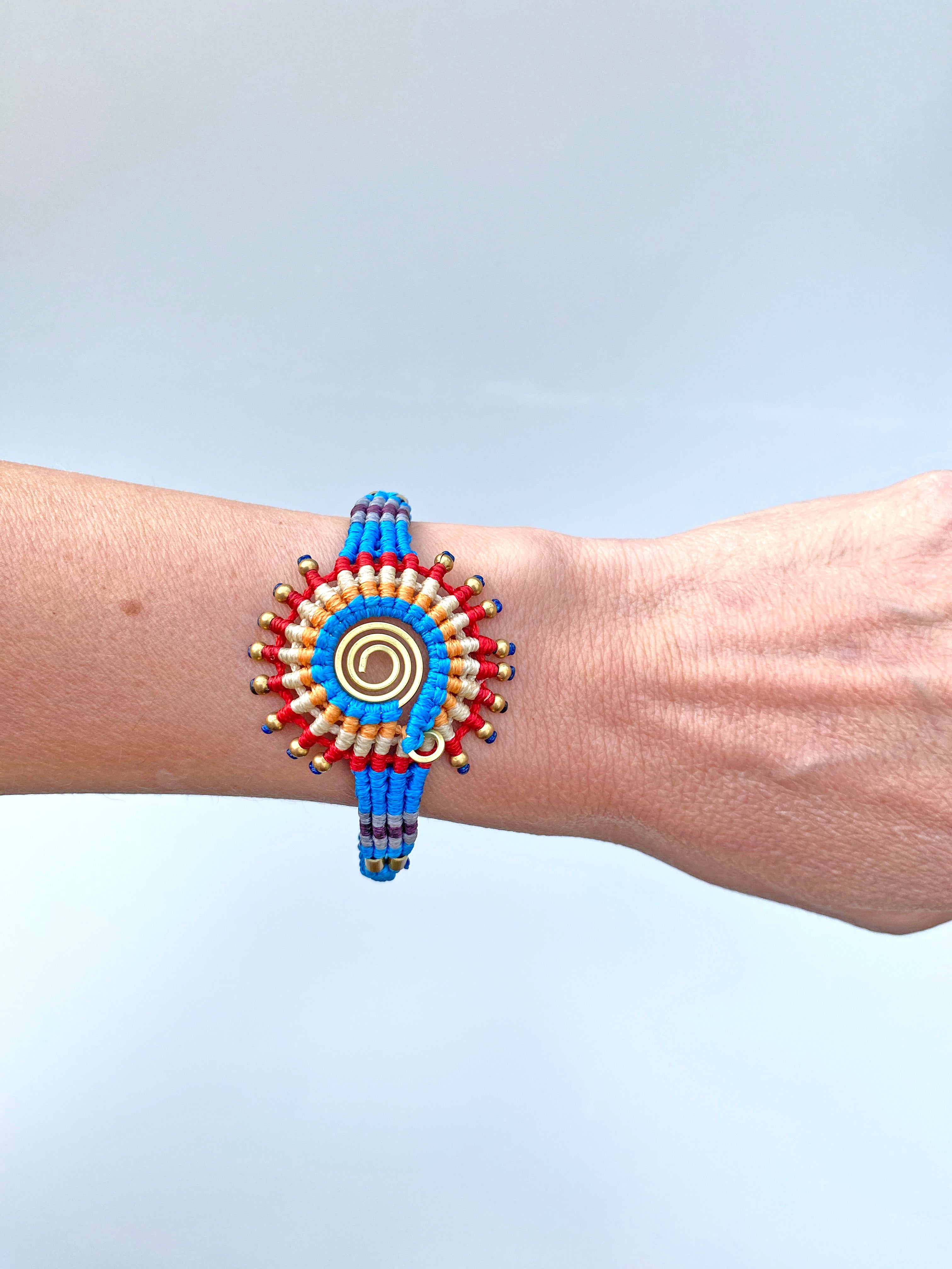 El Yapımı Mavi Örgü Bileklik