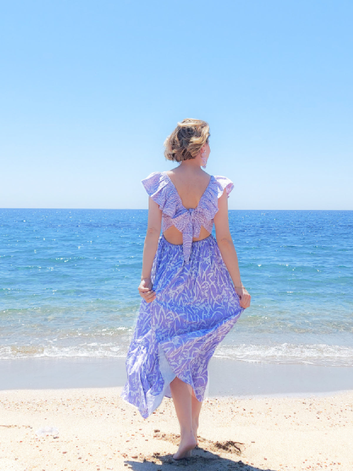Dafne lilac midi dress by the sea in a summer setting