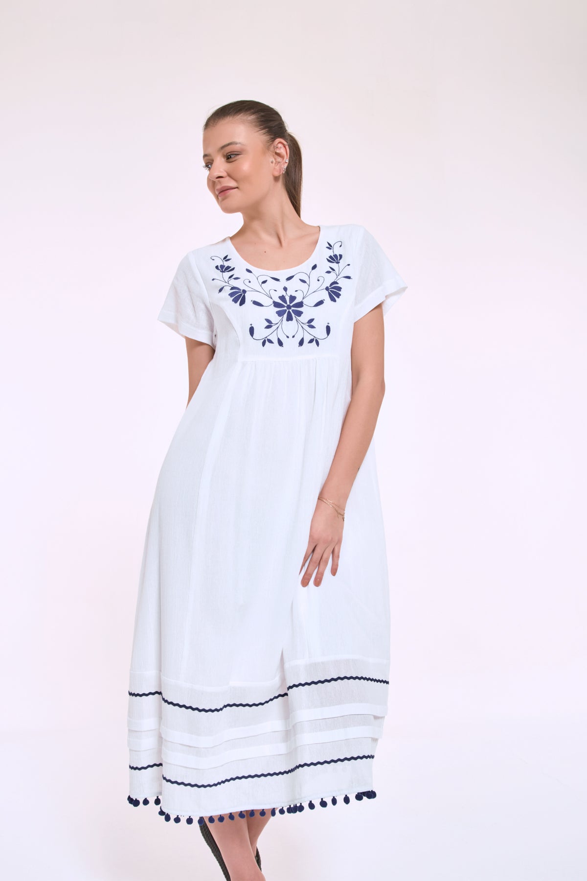 Didi embroidered cotton dress designed for light and effortless summer days