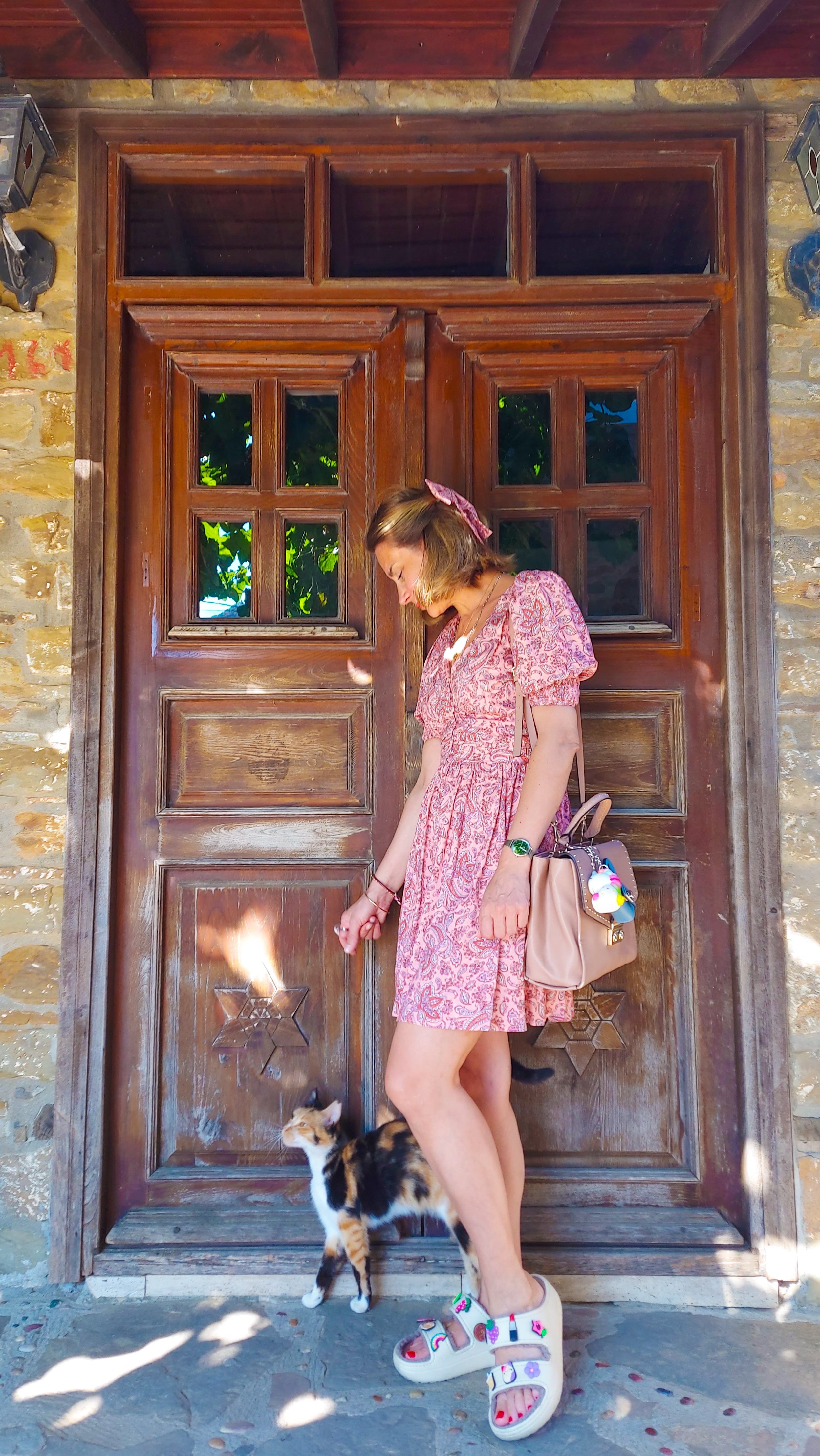 Donna salmon patterned mini dress in a summer outdoor setting