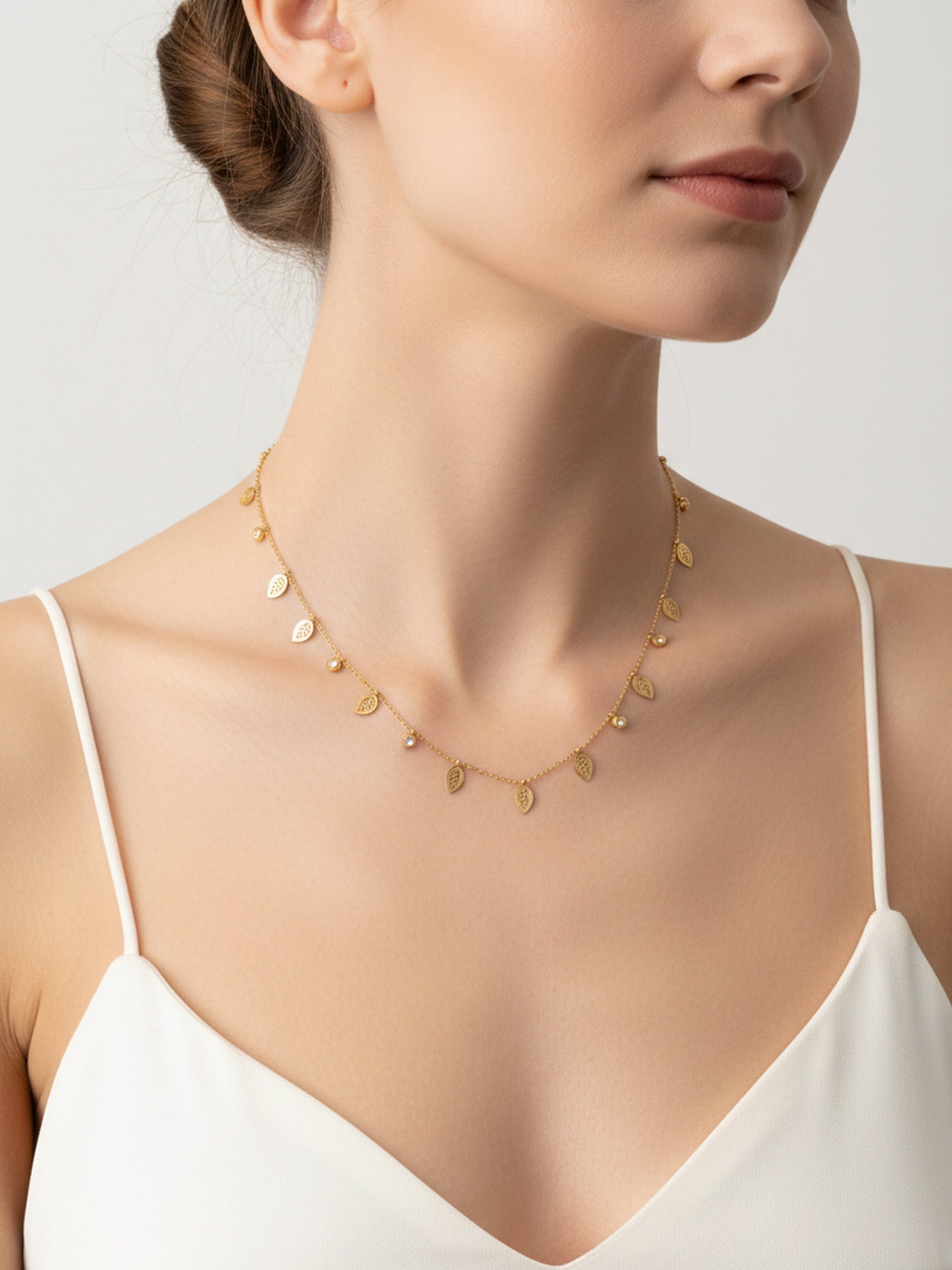 Yapraklı Zarif Çelik Kolye