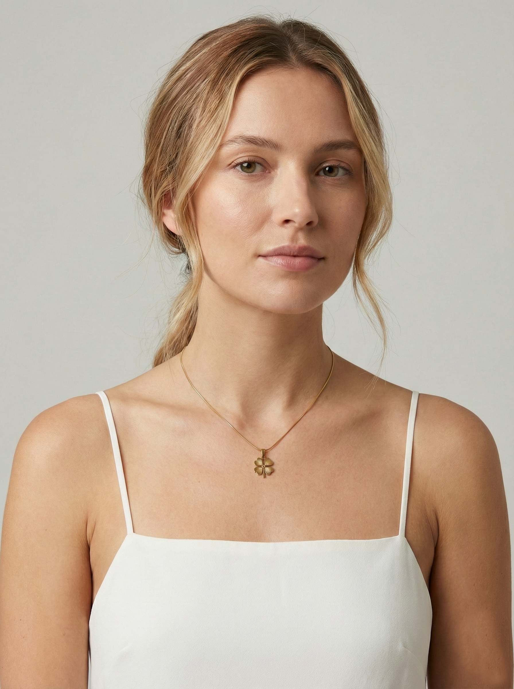 Altın Renk Çelik Küçük Yonca Kolye