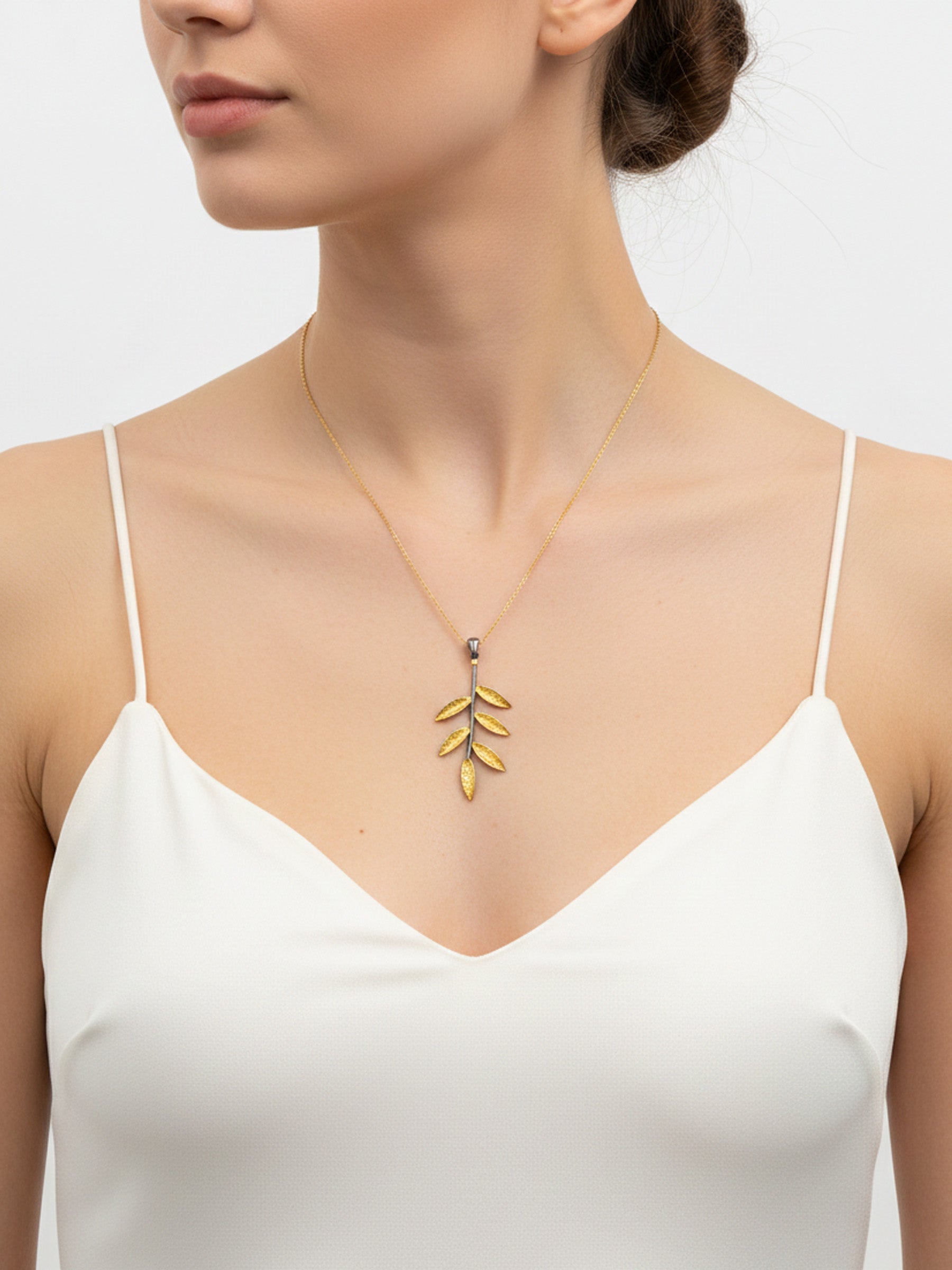 Altın Kaplama 925 Ayar Gümüş Yaprak Kolye