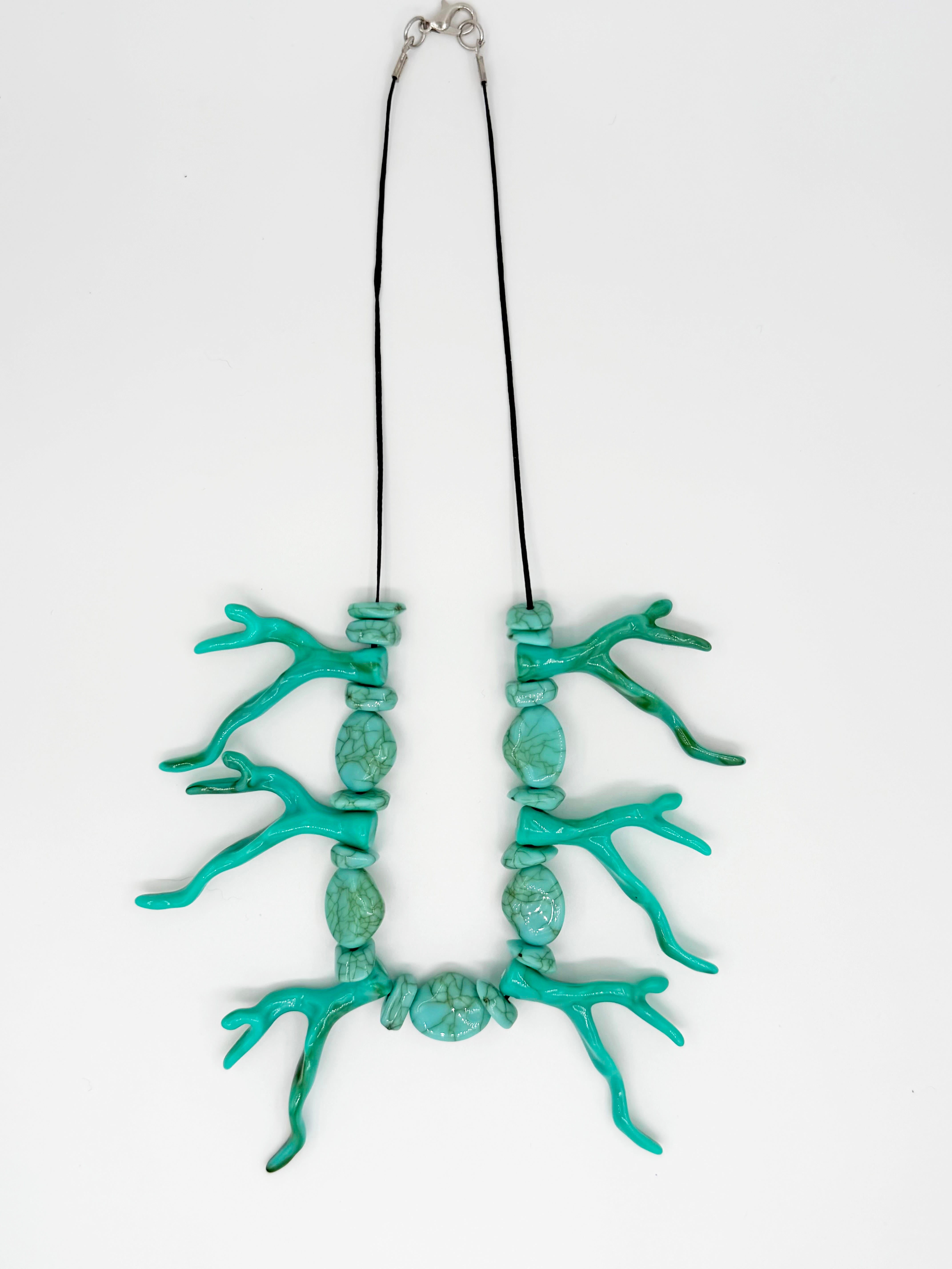 Turkuaz Renk Mercan Formlu Akrilik Kolye