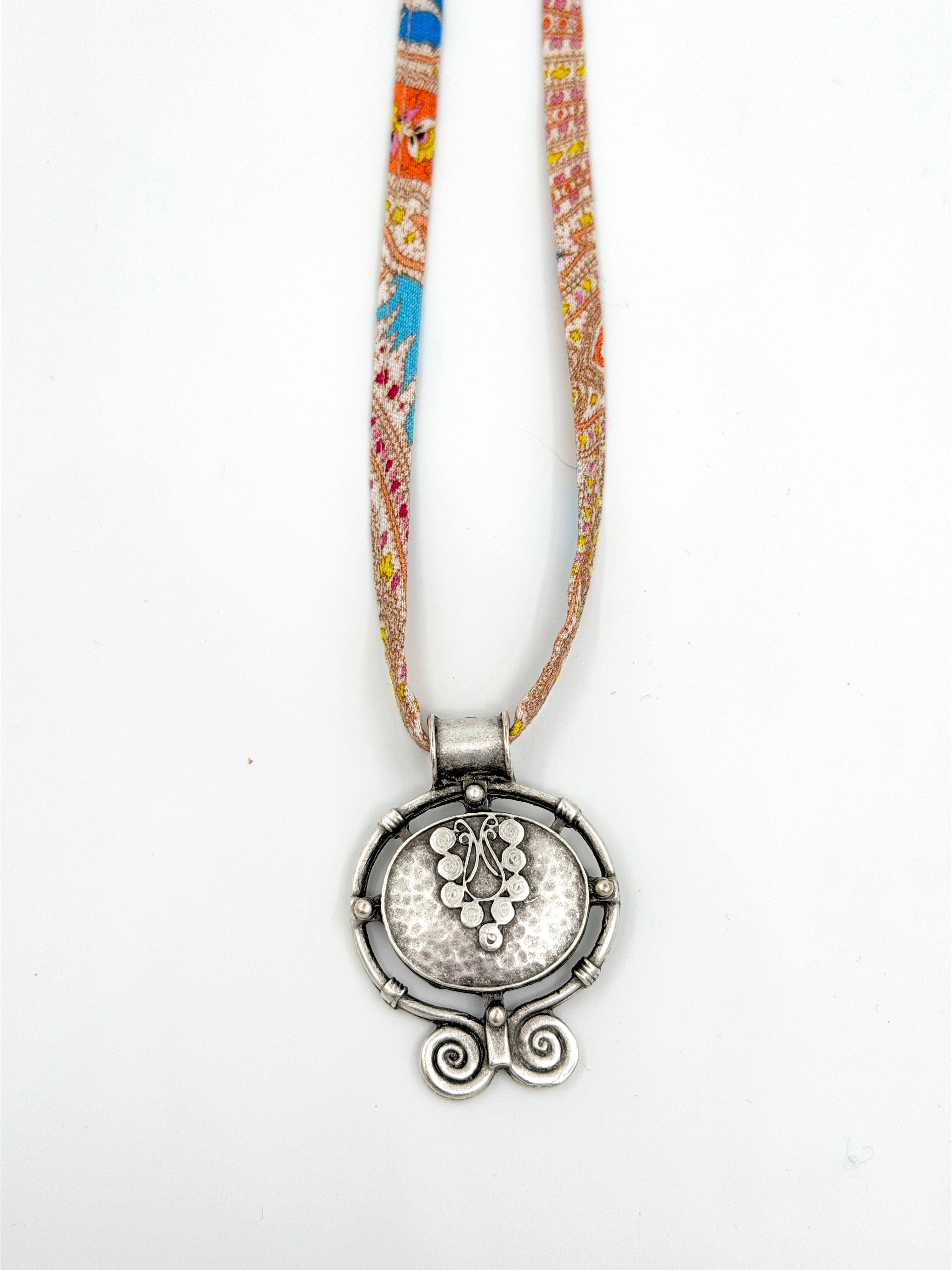 Uzun Otantik Mavi Şal Desen Kumaş Kolye