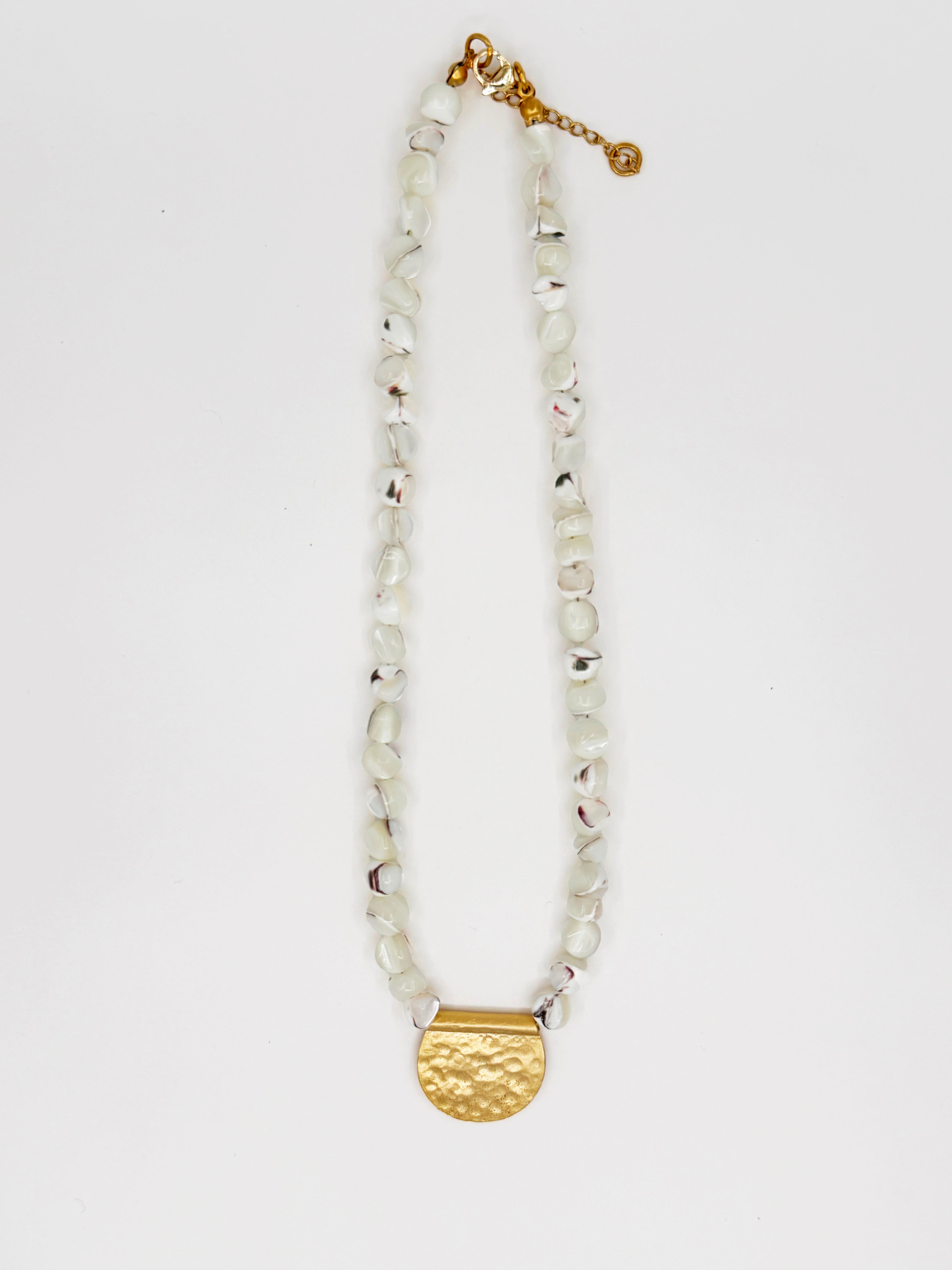 Antik Plakalı Sedef Doğal Taş Kolye