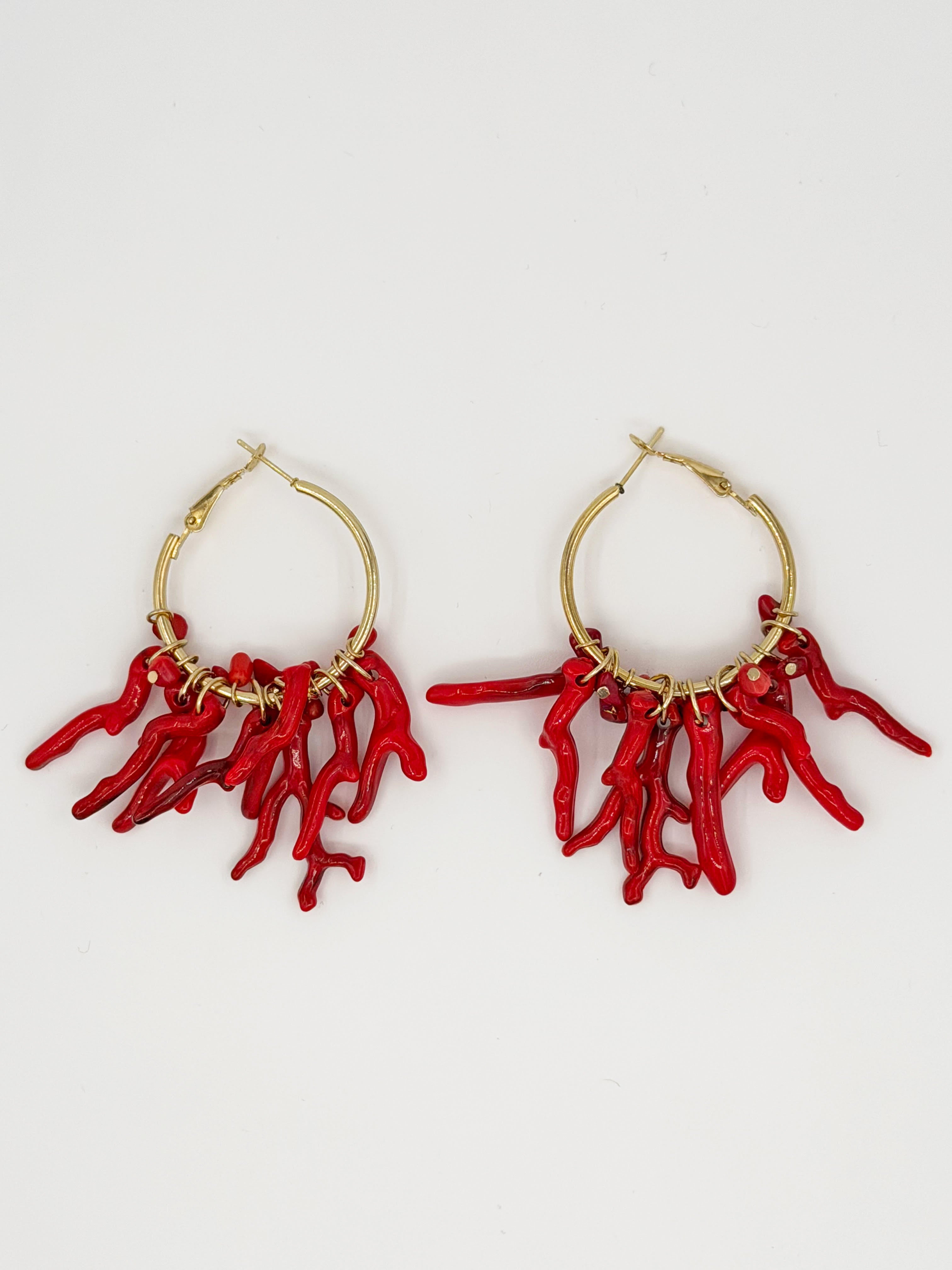 Kırmızı Mercan Formlu Halka Küpe