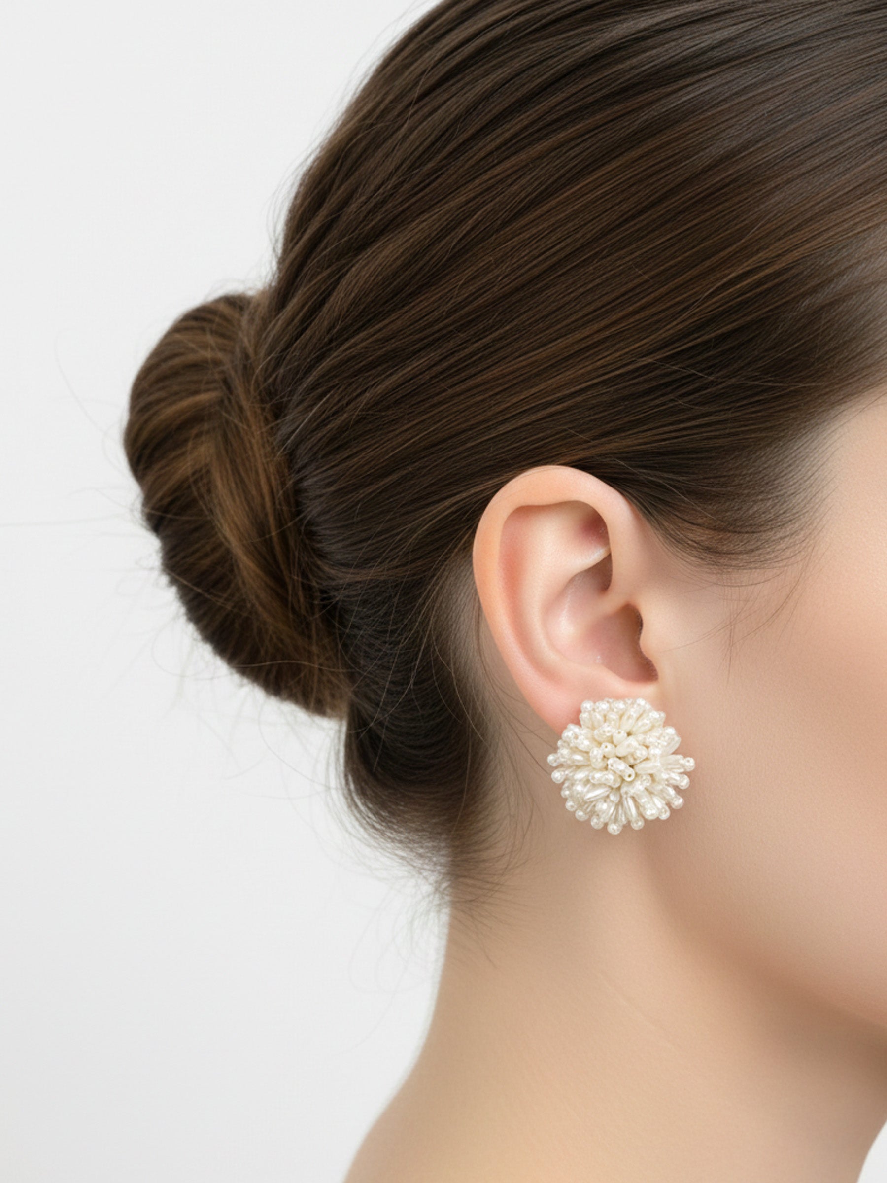 Beyaz Boncuklu Vintage Çiçek Küpe