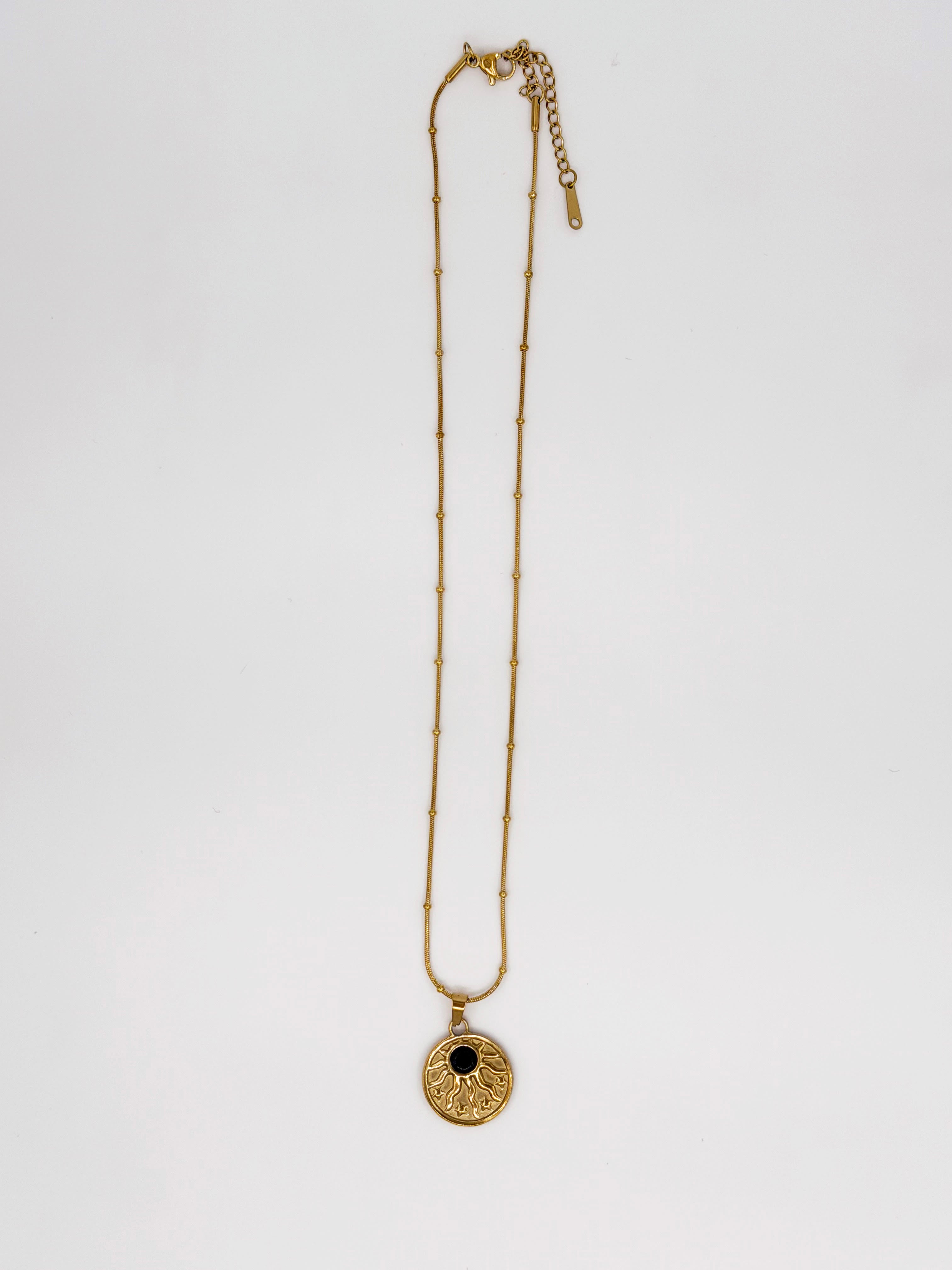 Siyah Taşlı Güneş Çelik Kolye