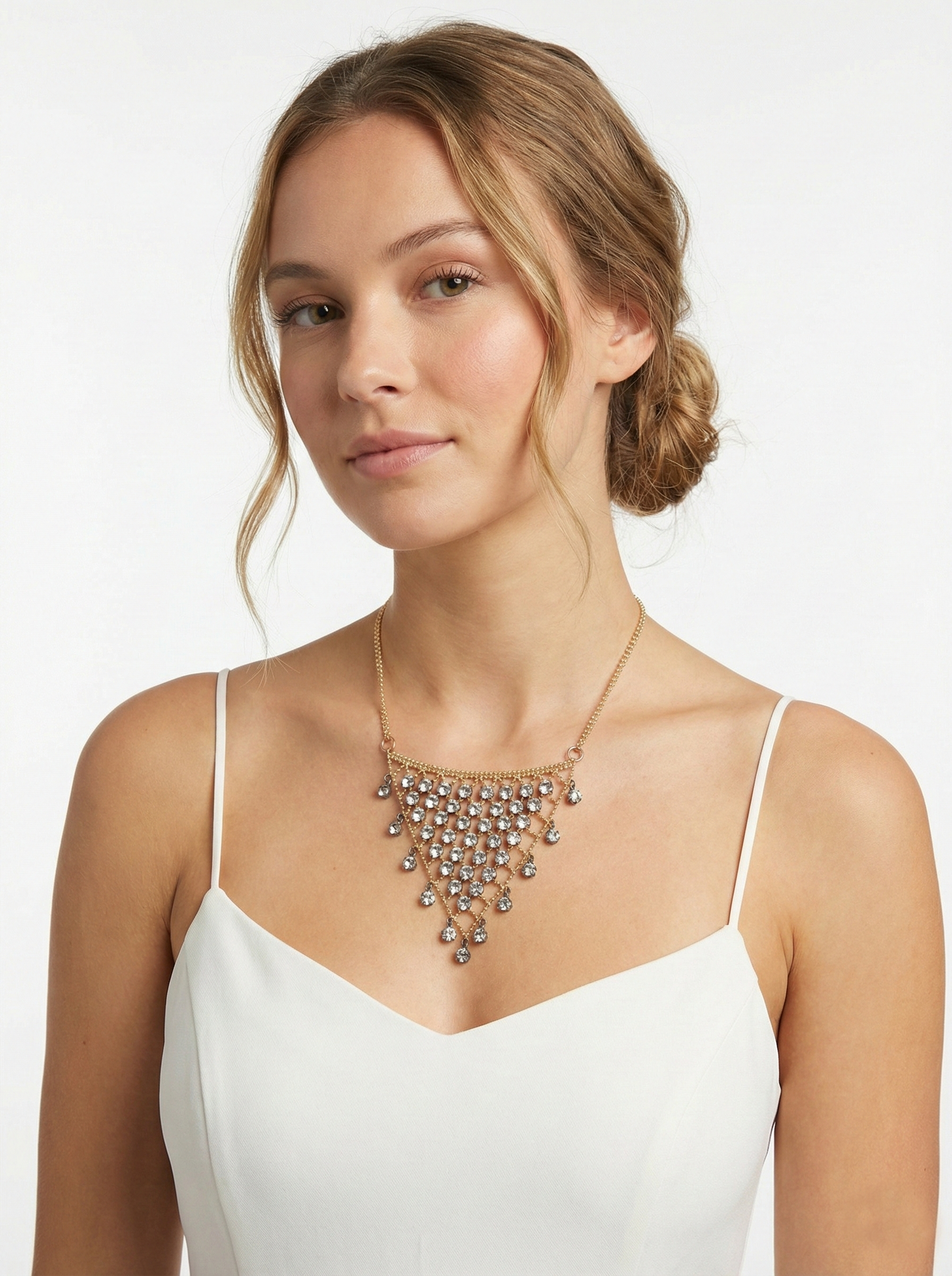 Muska Formunda Altın Renk Kristal Taşlı Kolye