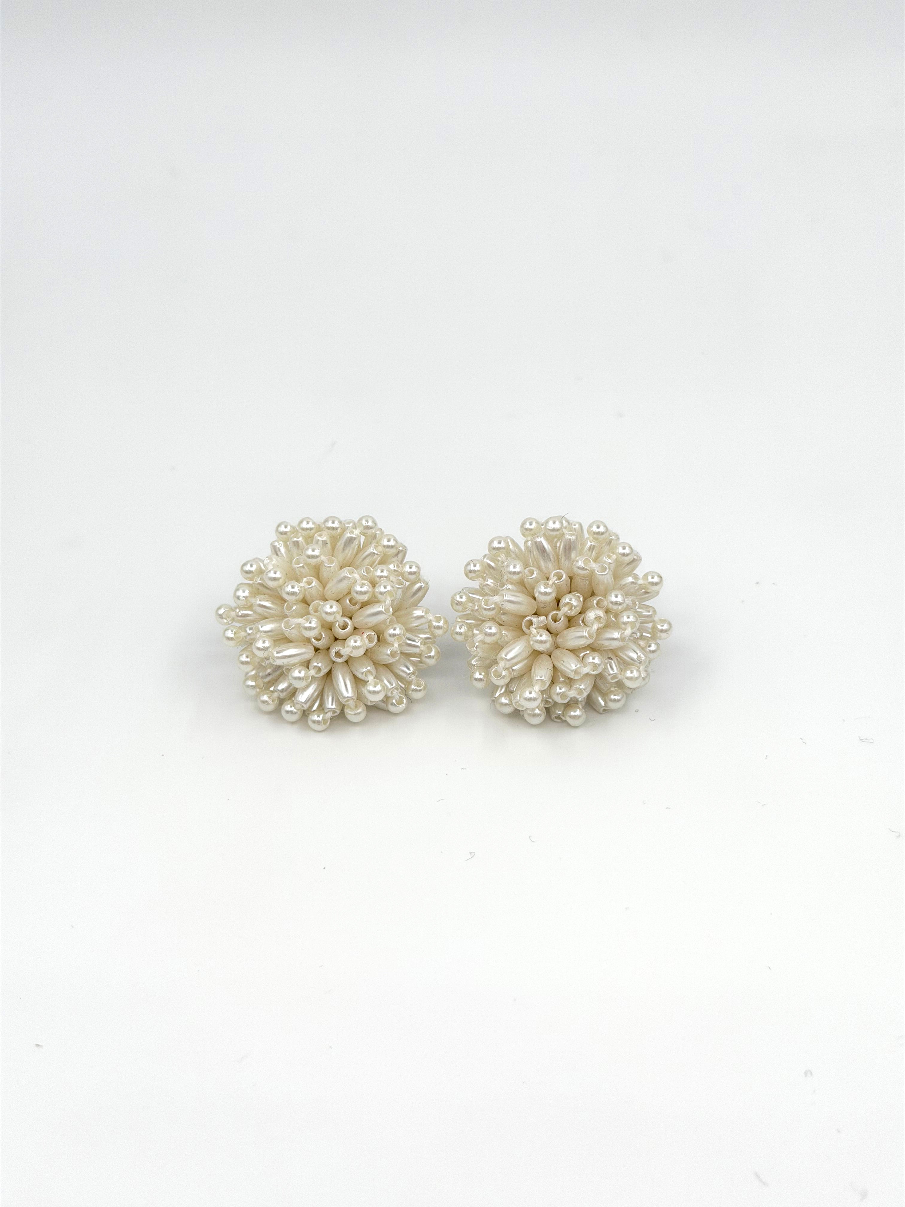 Beyaz Boncuklu Vintage Çiçek Küpe