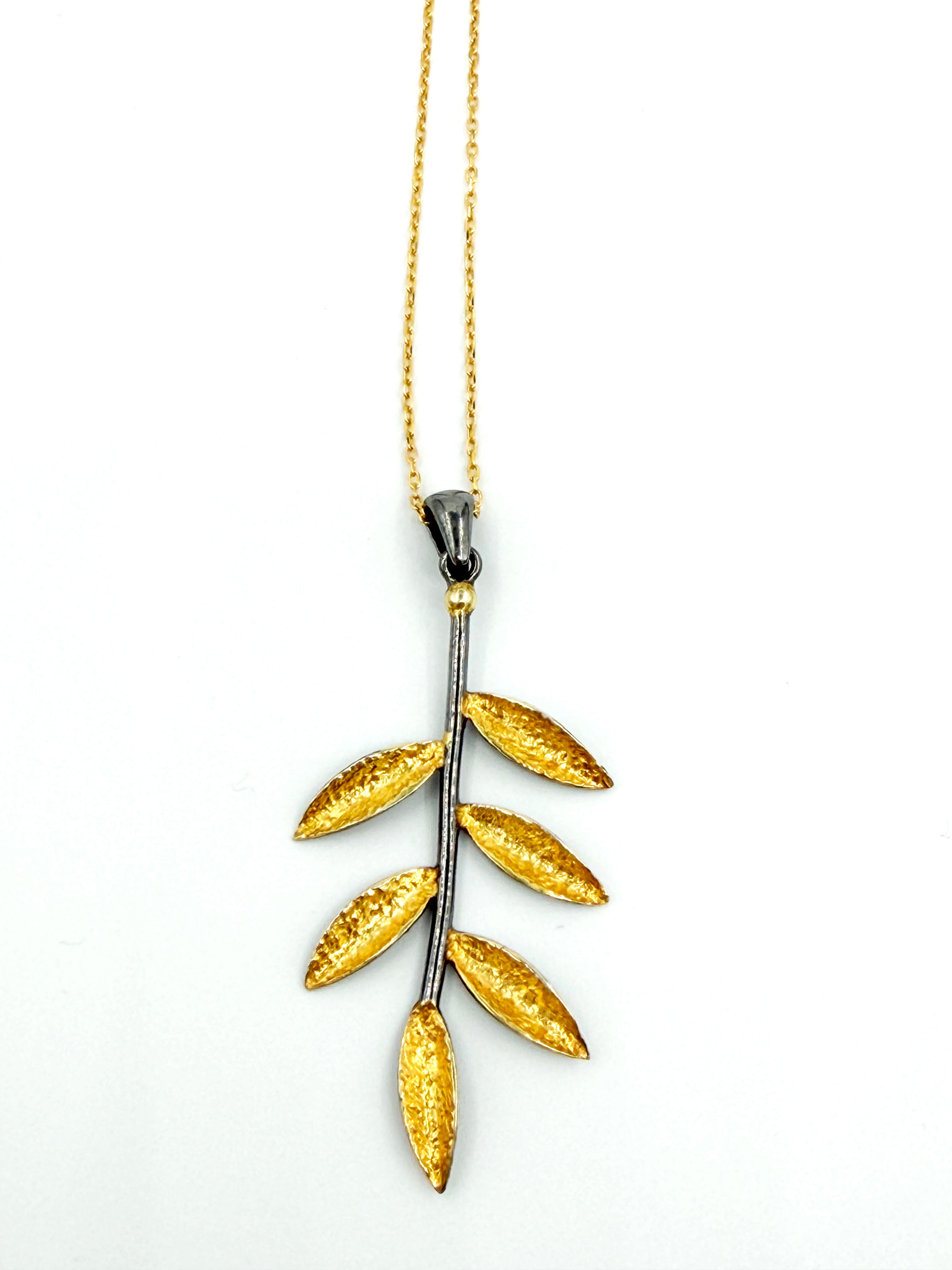 Altın Kaplama 925 Ayar Gümüş Yaprak Kolye