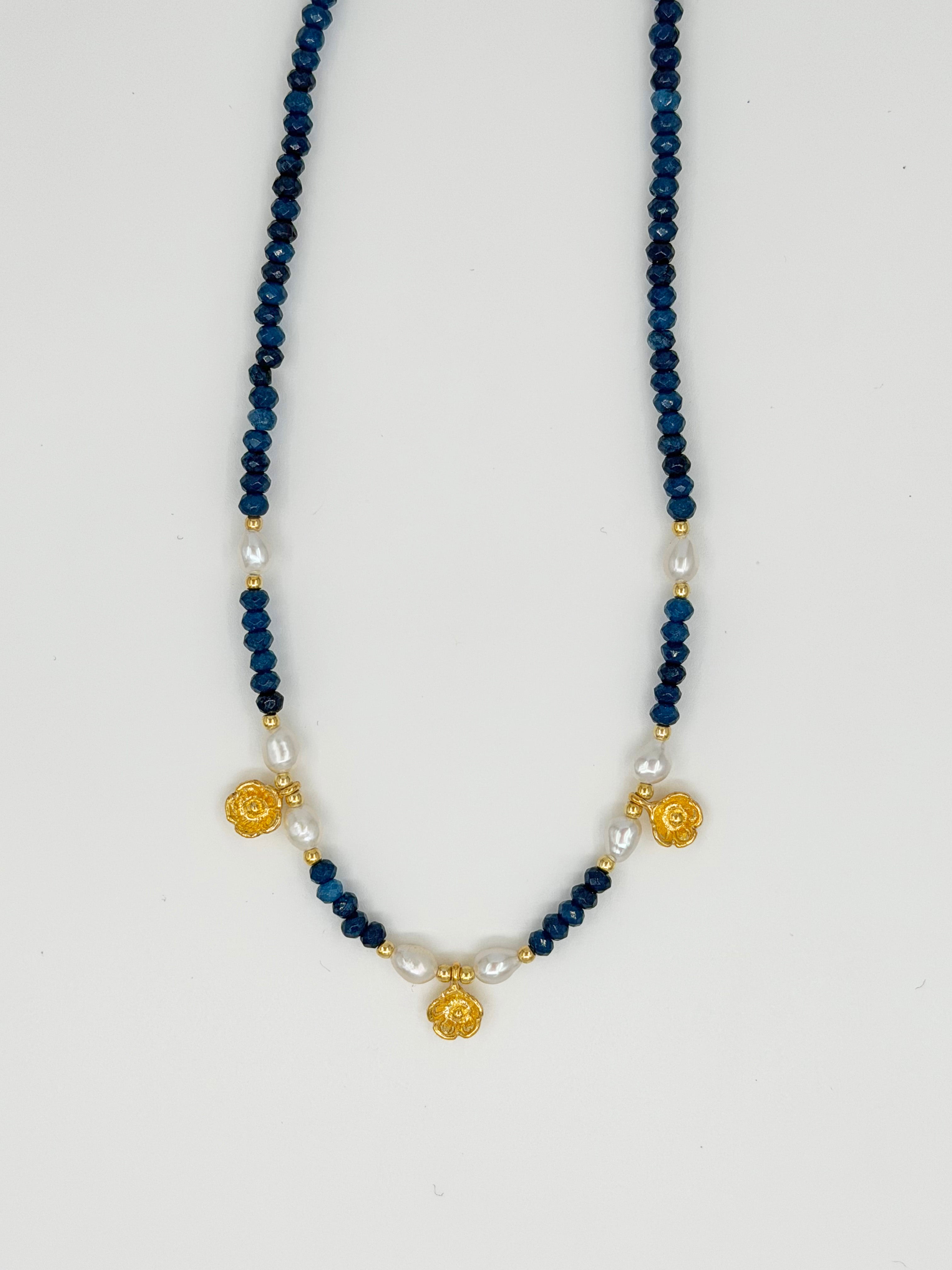 Mavi Doğal Taşlı ve İncili Altın Kaplama 925 Ayar Gümüş Çiçekli Kolye