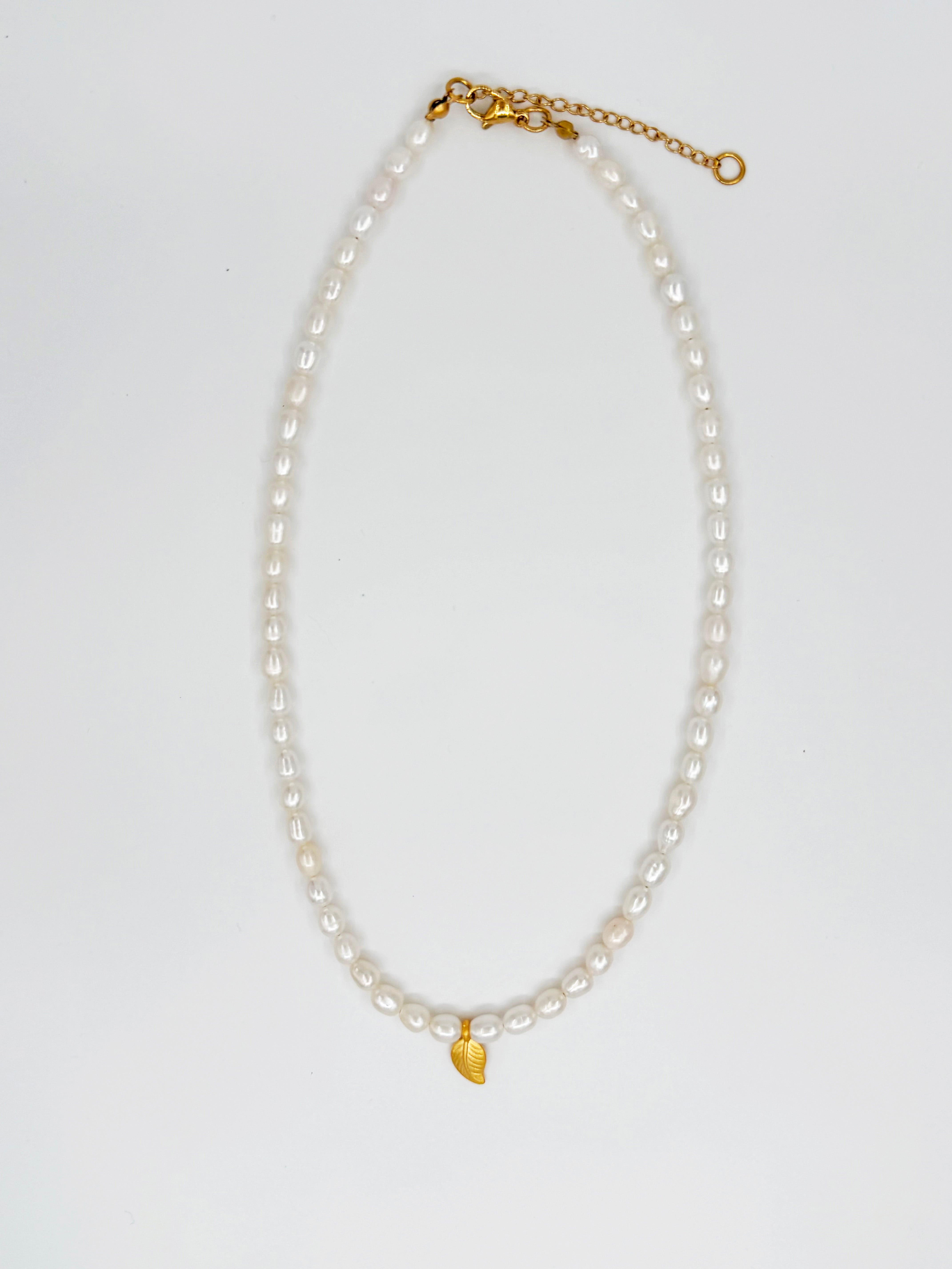 Yaprak Figürlü İnci Kolye