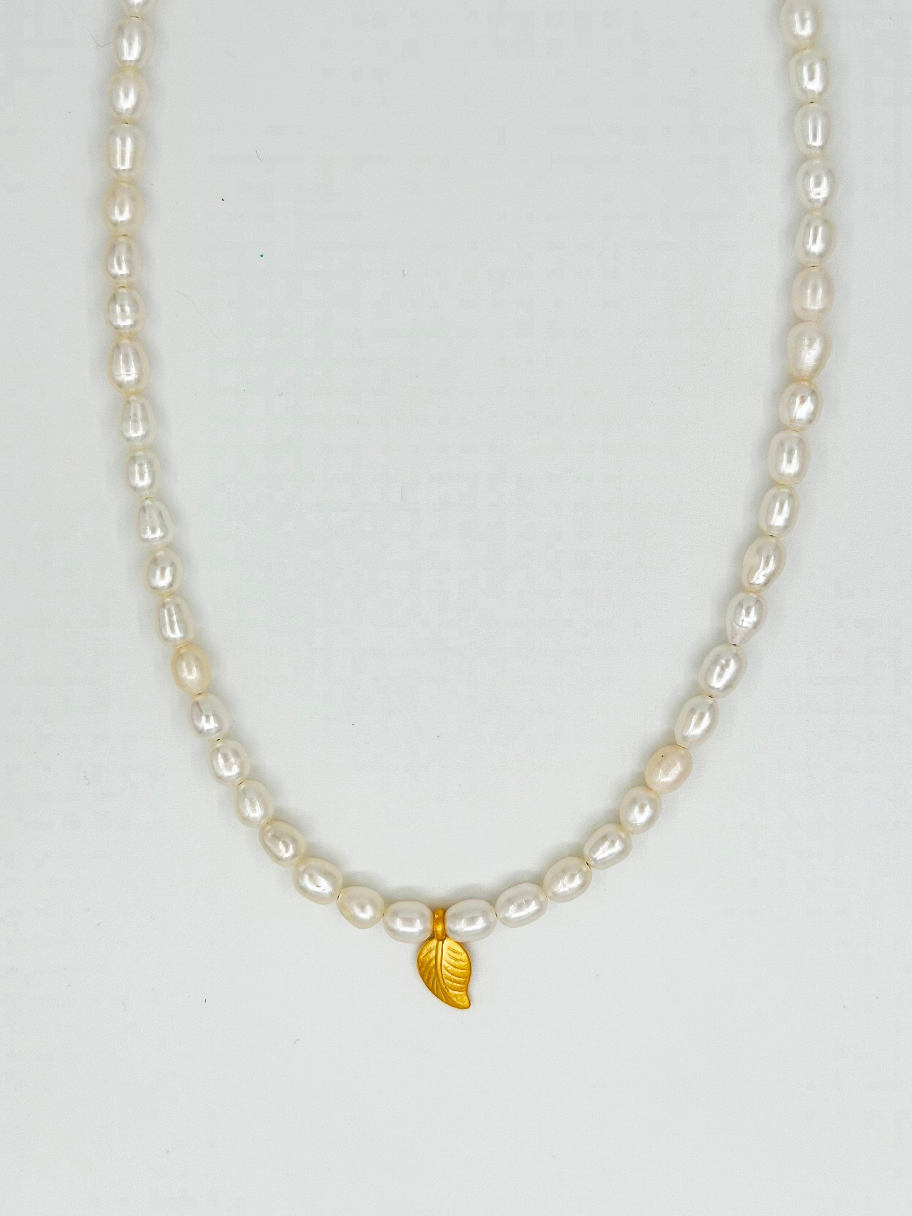Yaprak Figürlü İnci Kolye