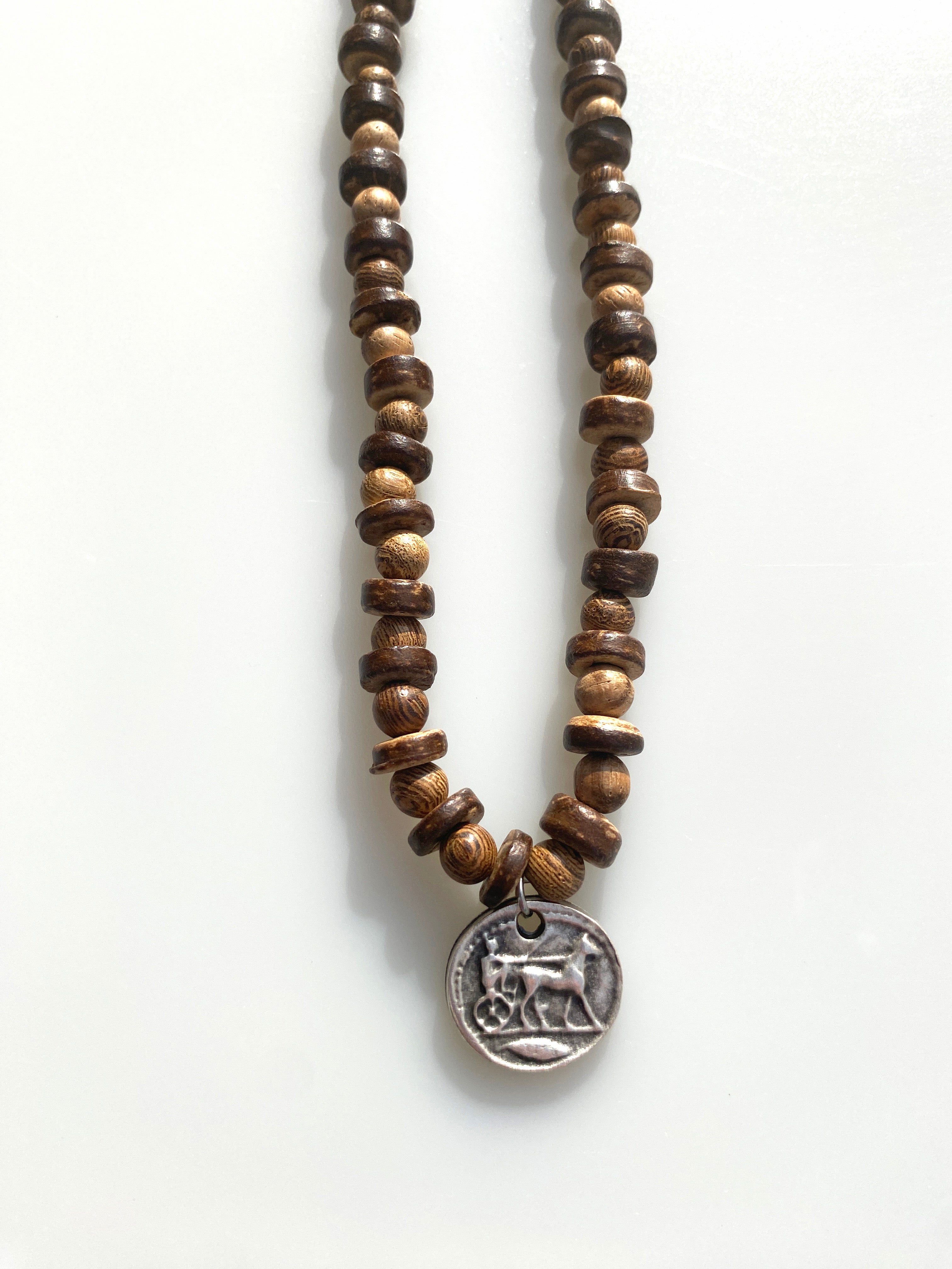 Antik Figürlü Ud Ağacı ve Bambu Uzun Kolye