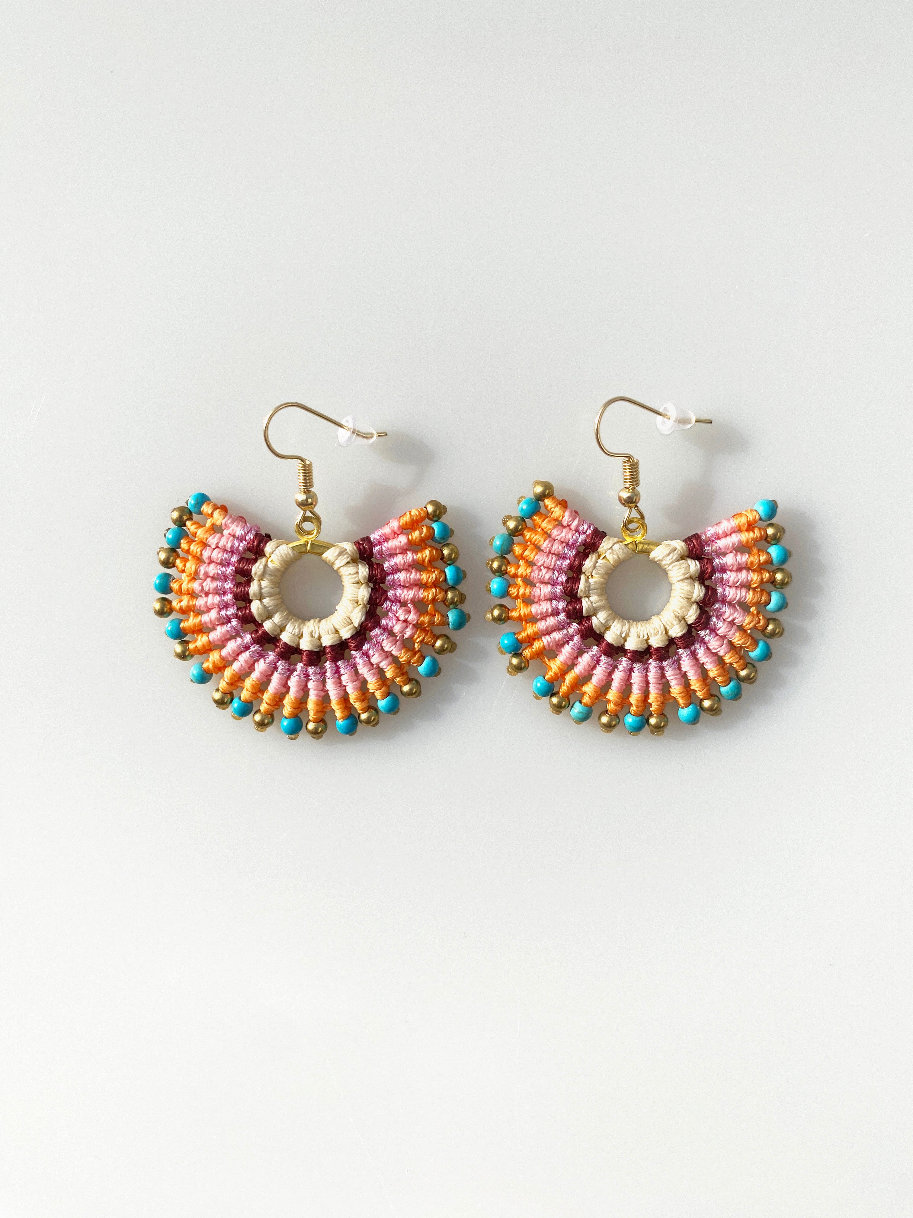 Somon Yarım Ay El Yapımı Örgü Küpe