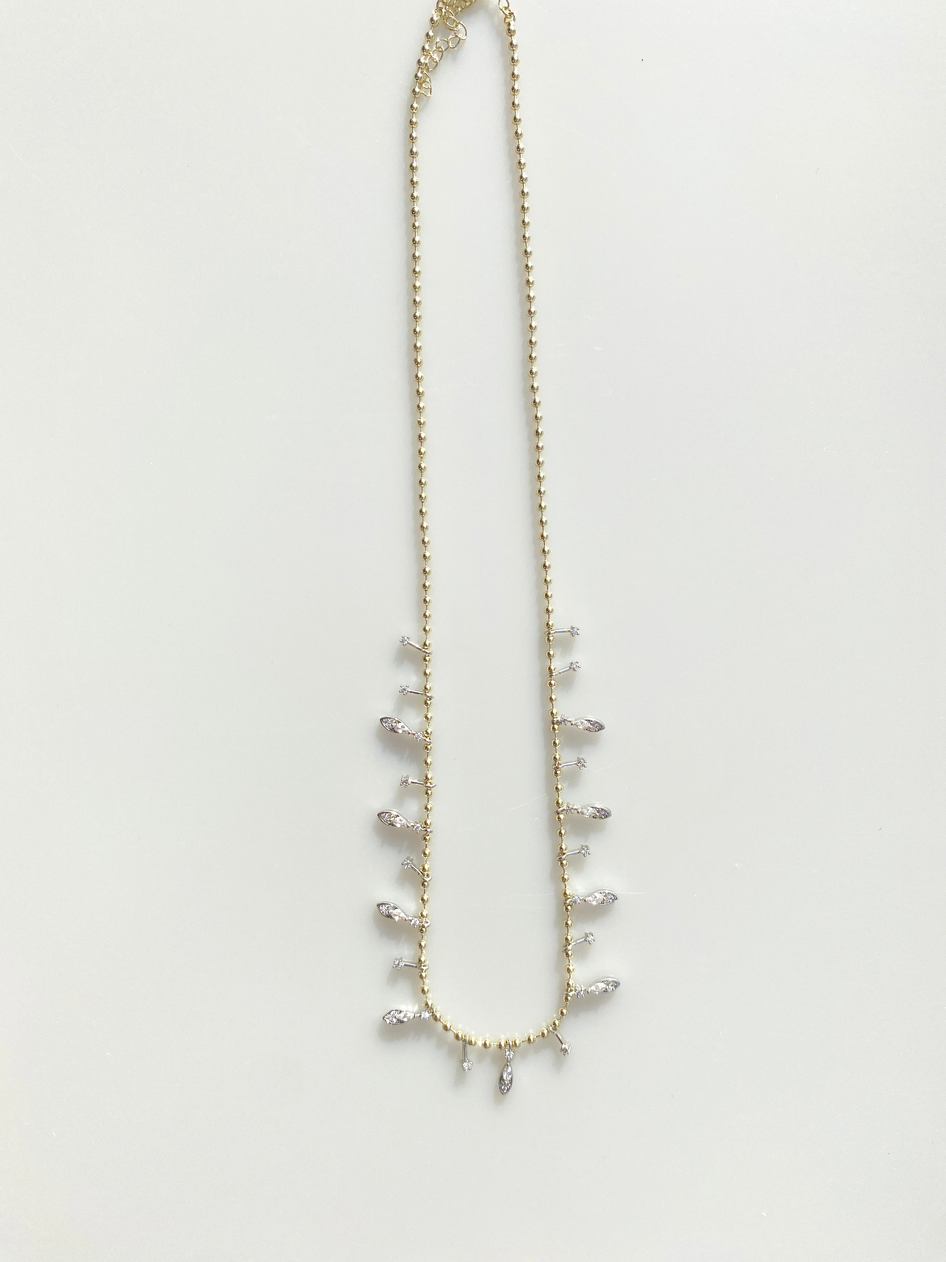 Kristal Taşlı Altın Renk Zincir Kolye