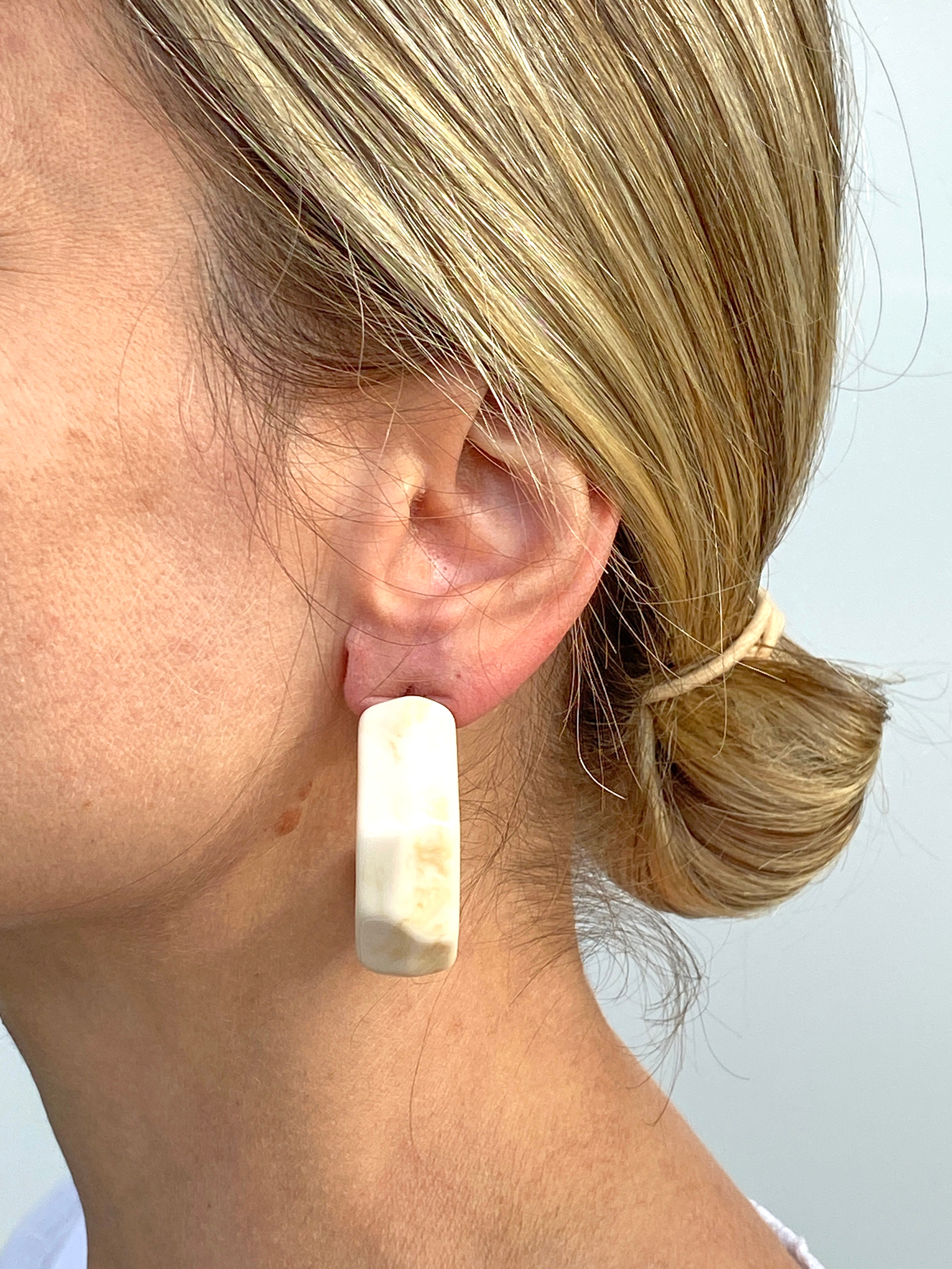 Kemik Renk Büyük Halka Küpe