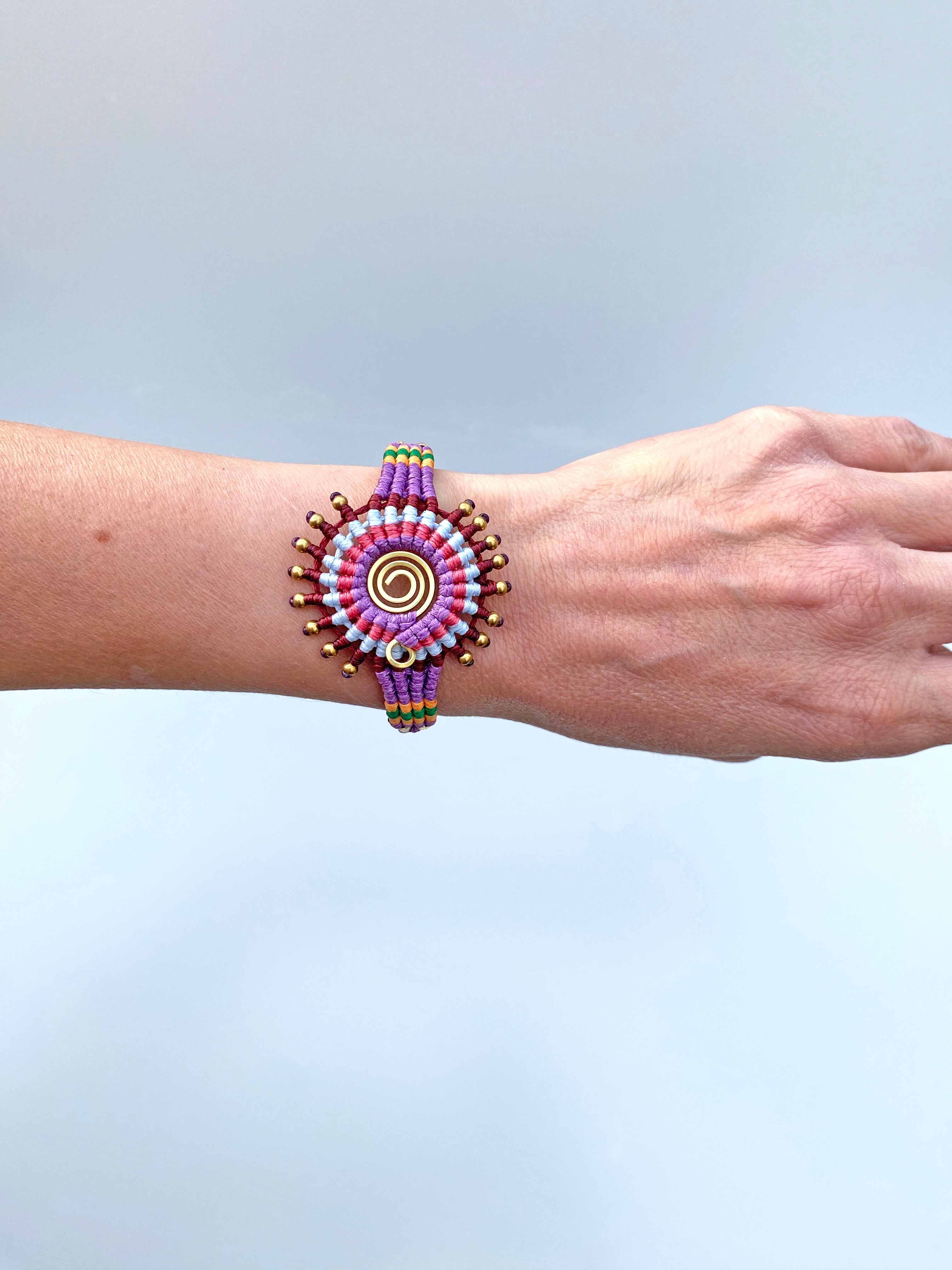 El Yapımı Leylak Renk Örgü Bileklik