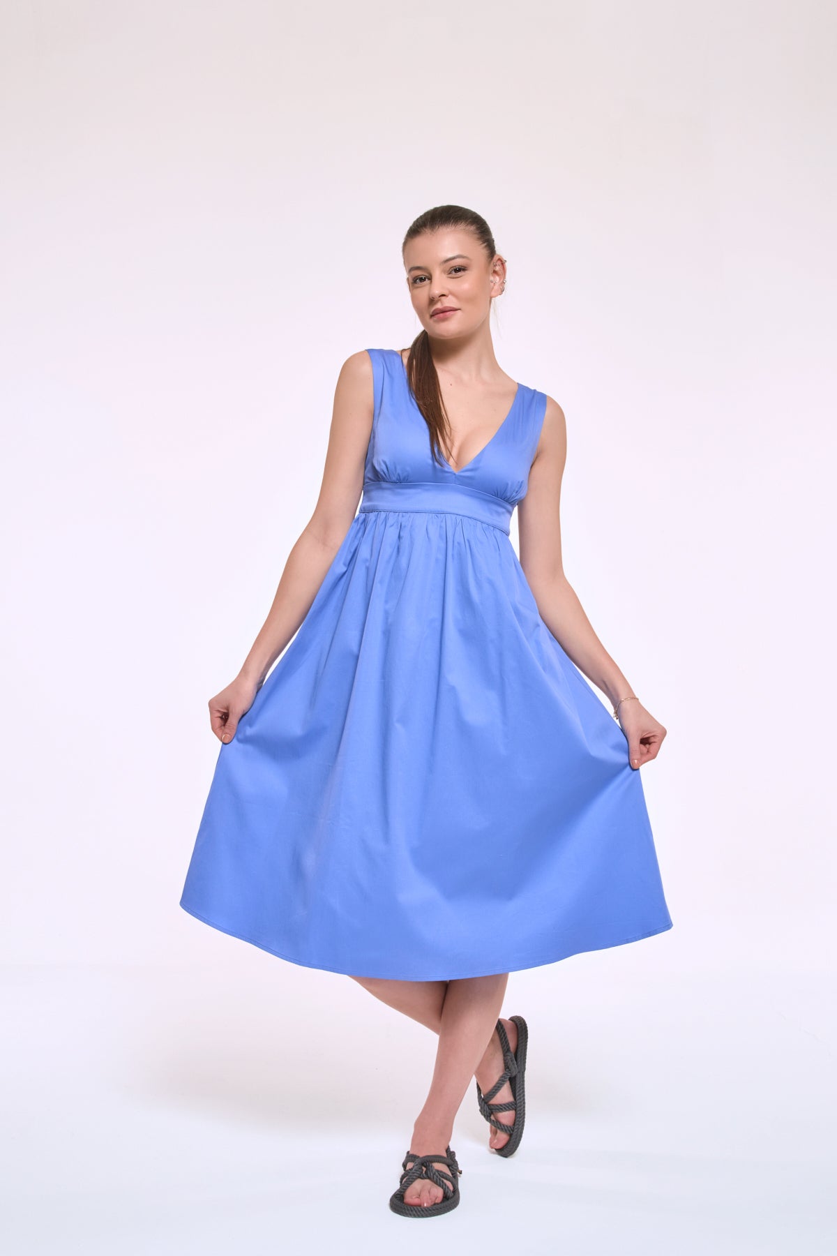 Demi blue midi dress combining comfort and refined simplicity